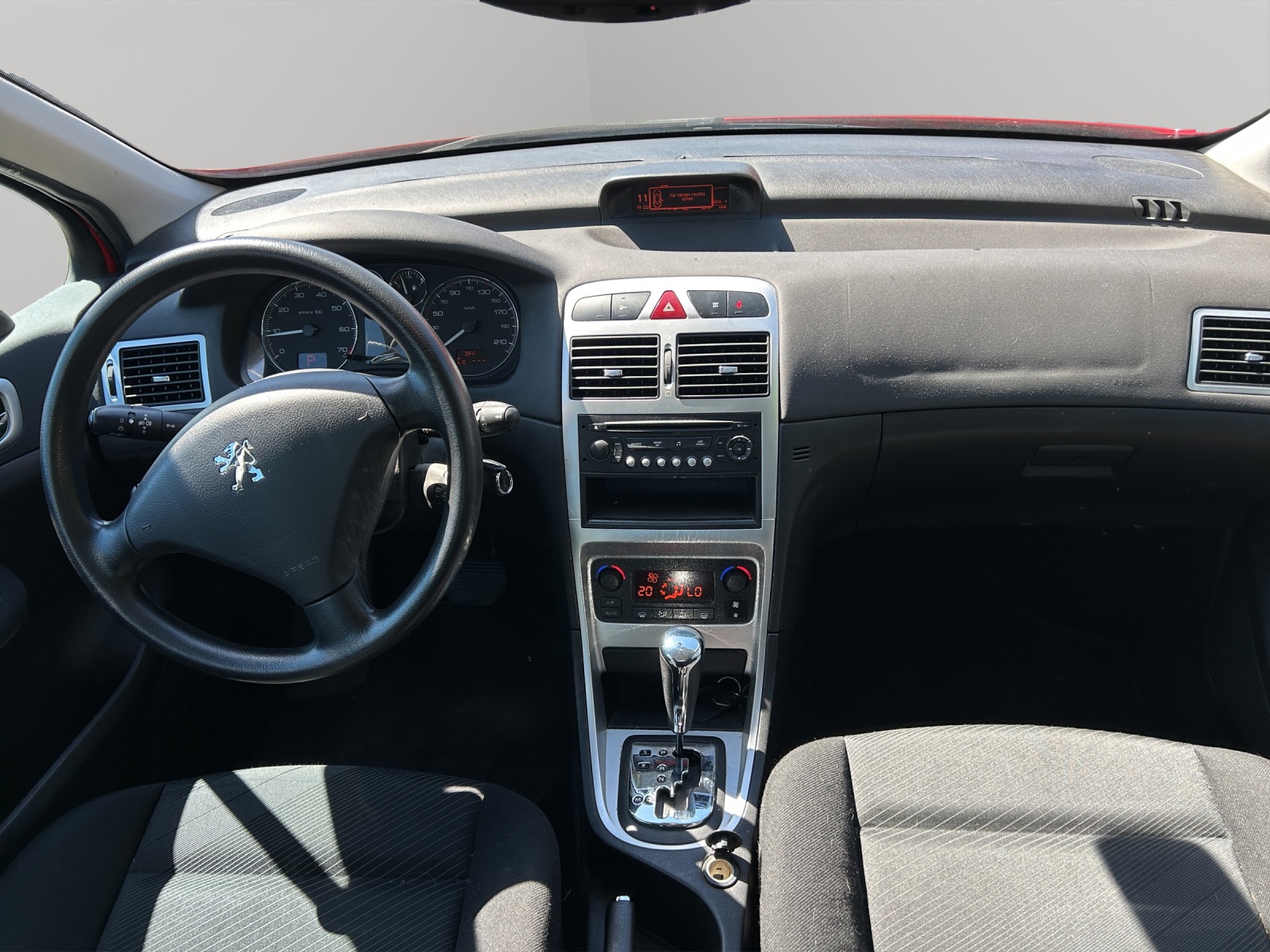 PEUGEOT 307 SW 2.0 16V Premium-image-17