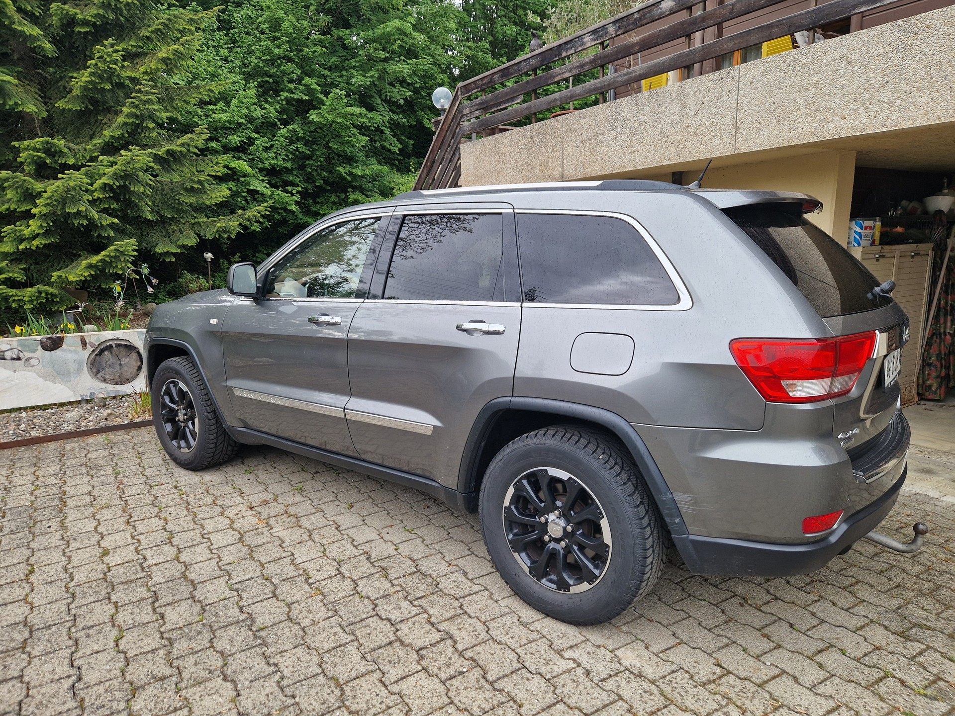 JEEP Grand Cherokee-image-4