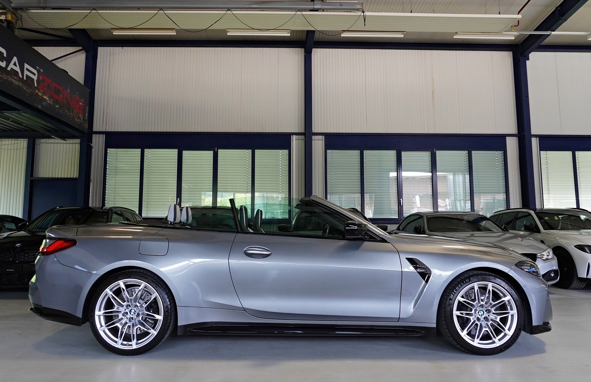 BMW M4 Cabrio Competition M xDrive // M CARBON SCHALENSITZE //-image-2