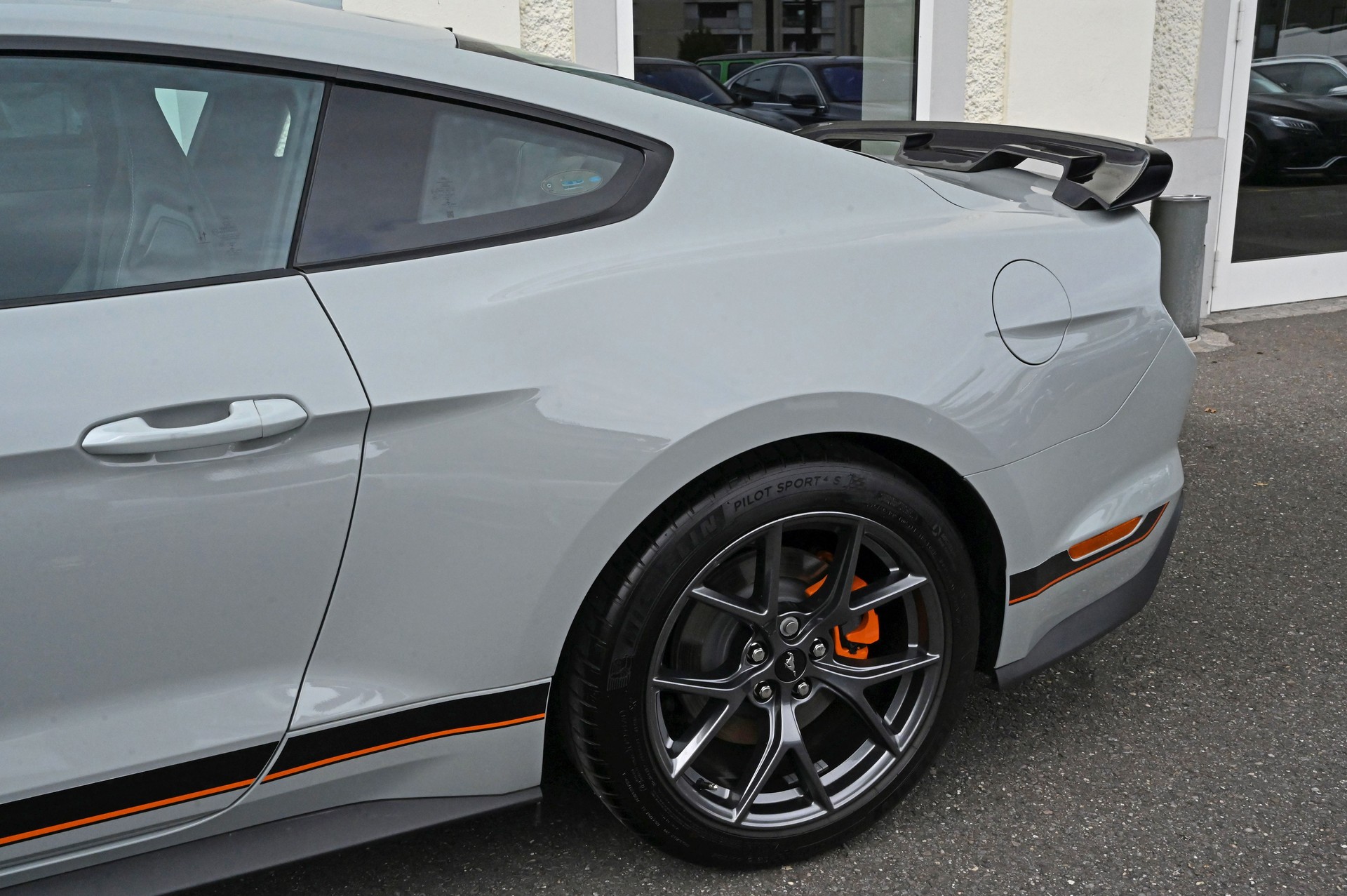 FORD Mustang Fastback 5.0 V8 Mach 1-image-7