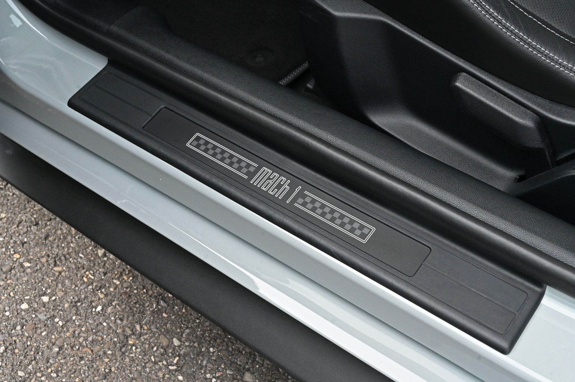 FORD Mustang Fastback 5.0 V8 Mach 1-image-13