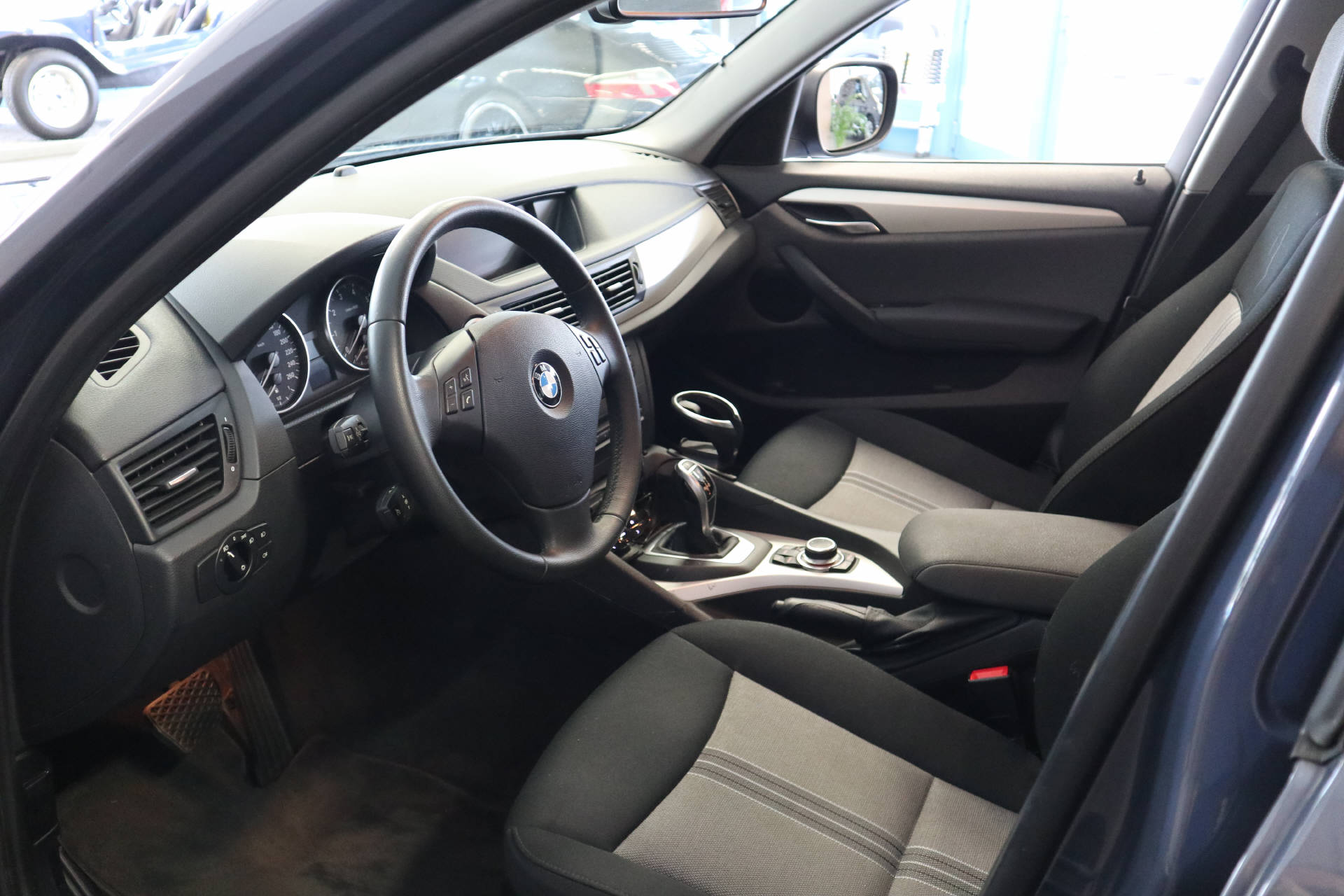 BMW X1 20i xDrive-image-10