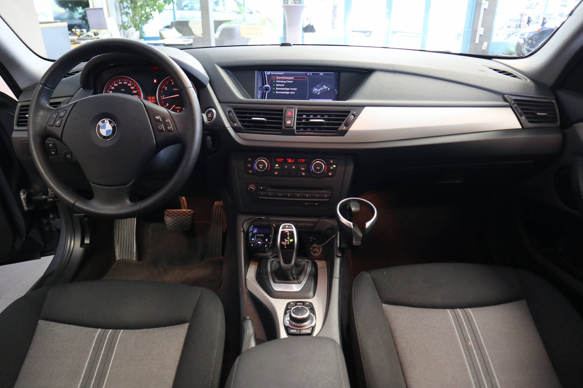 BMW X1 20i xDrive-image-12