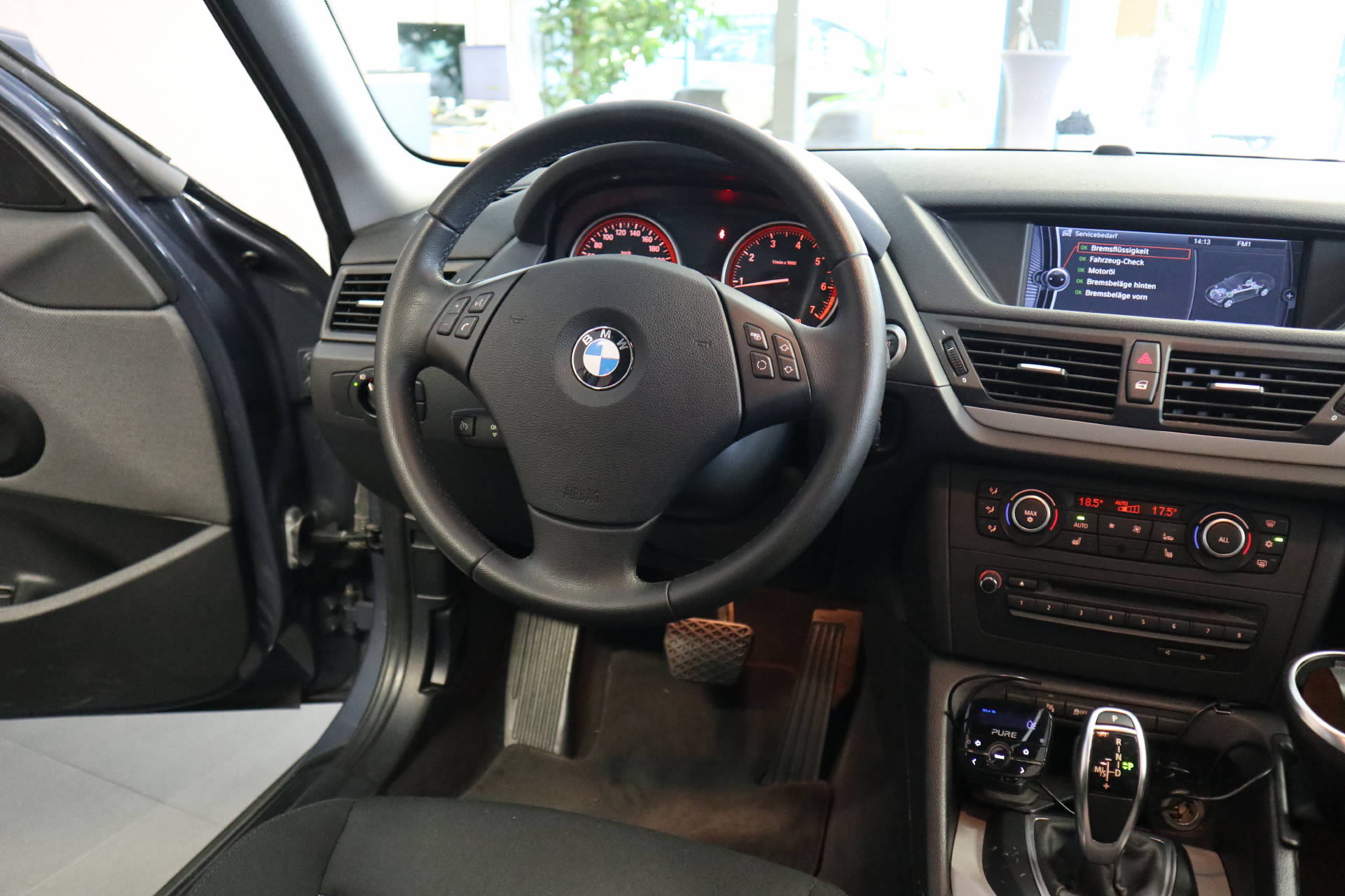 BMW X1 20i xDrive-image-11