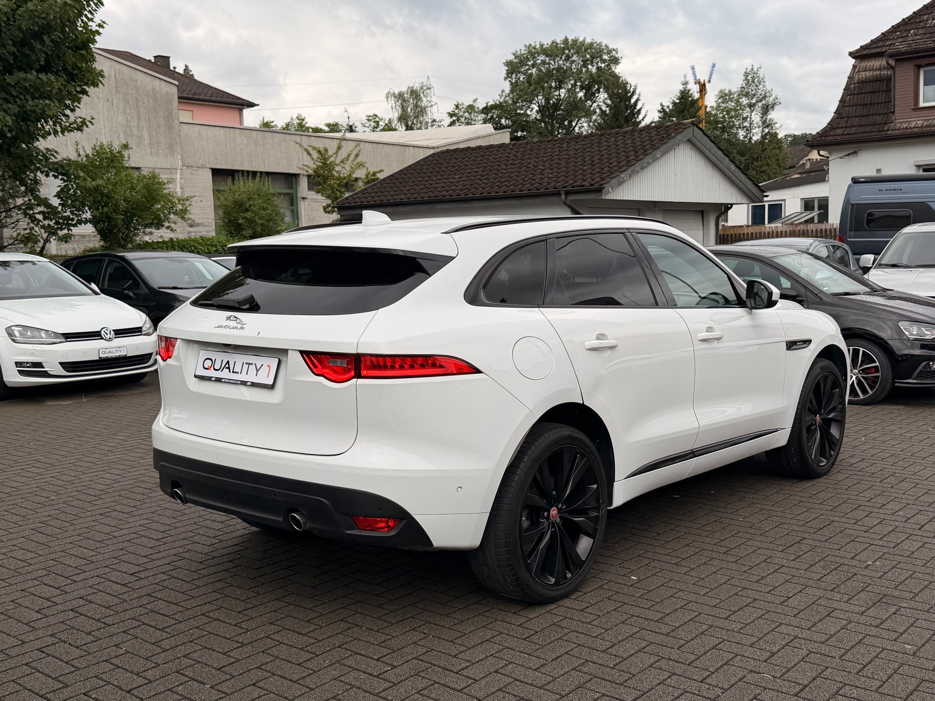JAGUAR F-Pace 25d R-Sport AWD Automatik-image-7
