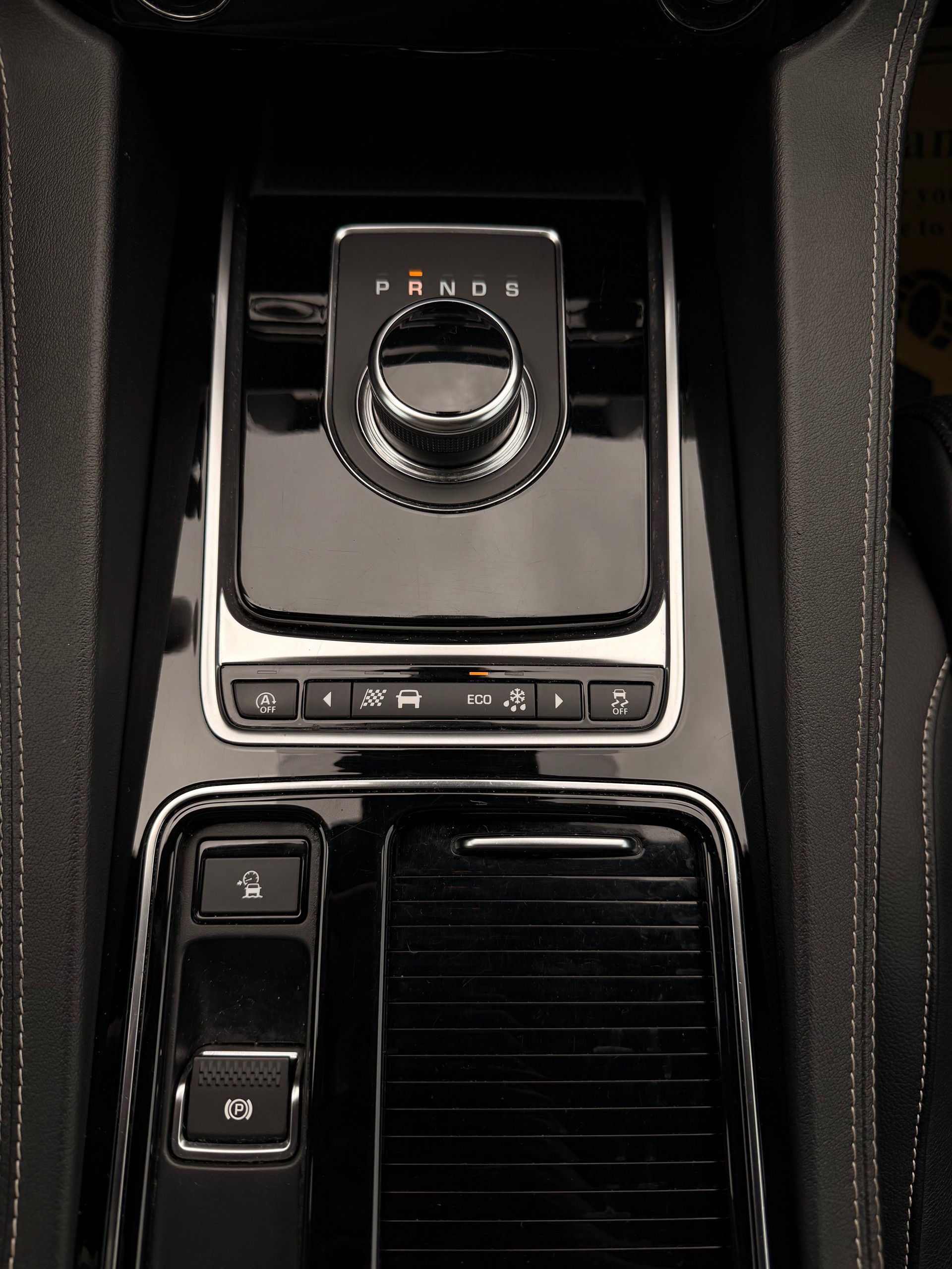JAGUAR F-Pace 25d R-Sport AWD Automatik-image-20