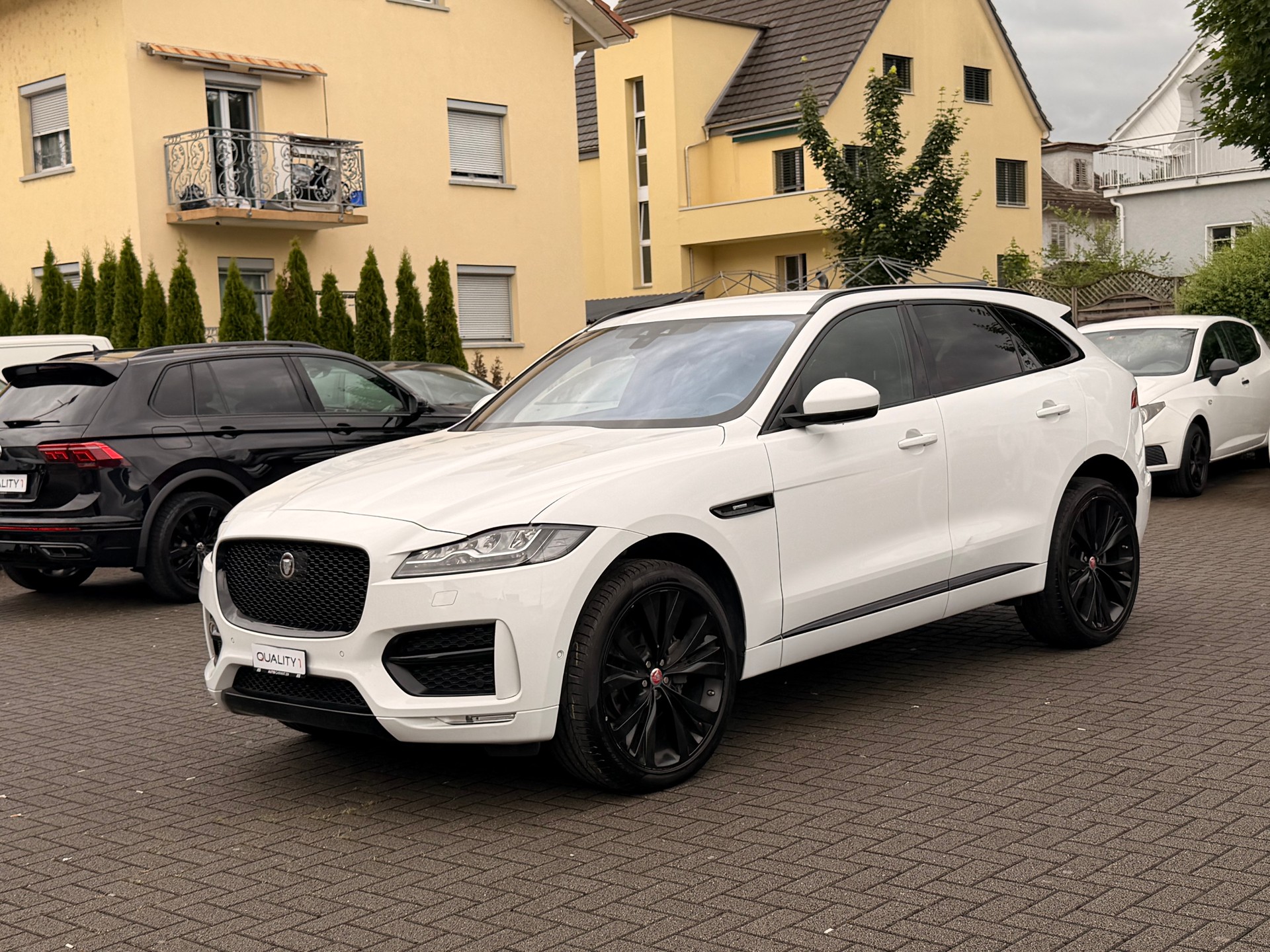 JAGUAR F-Pace 25d R-Sport AWD Automatik-showroom-element-1