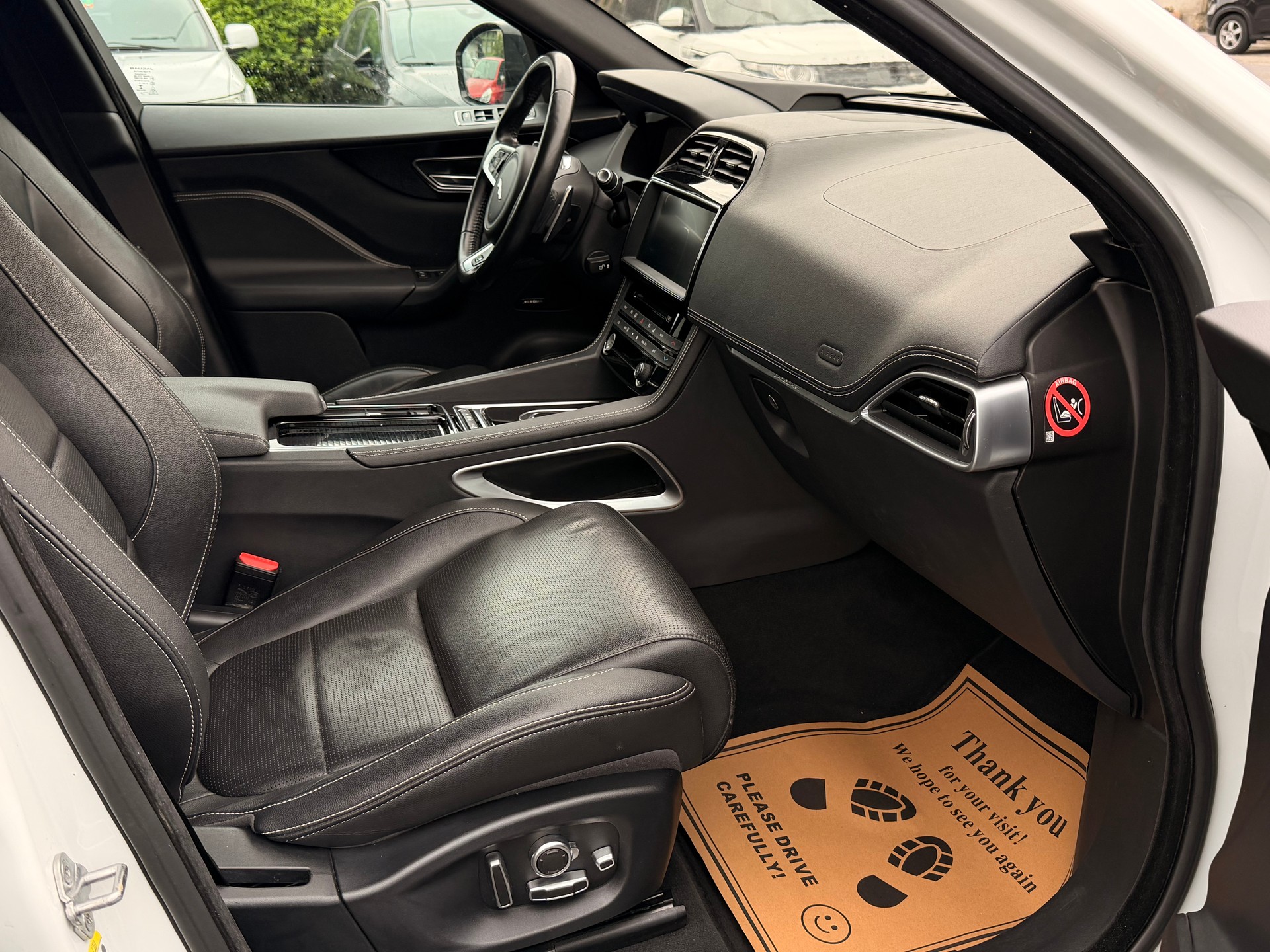 JAGUAR F-Pace 25d R-Sport AWD Automatik-image-29