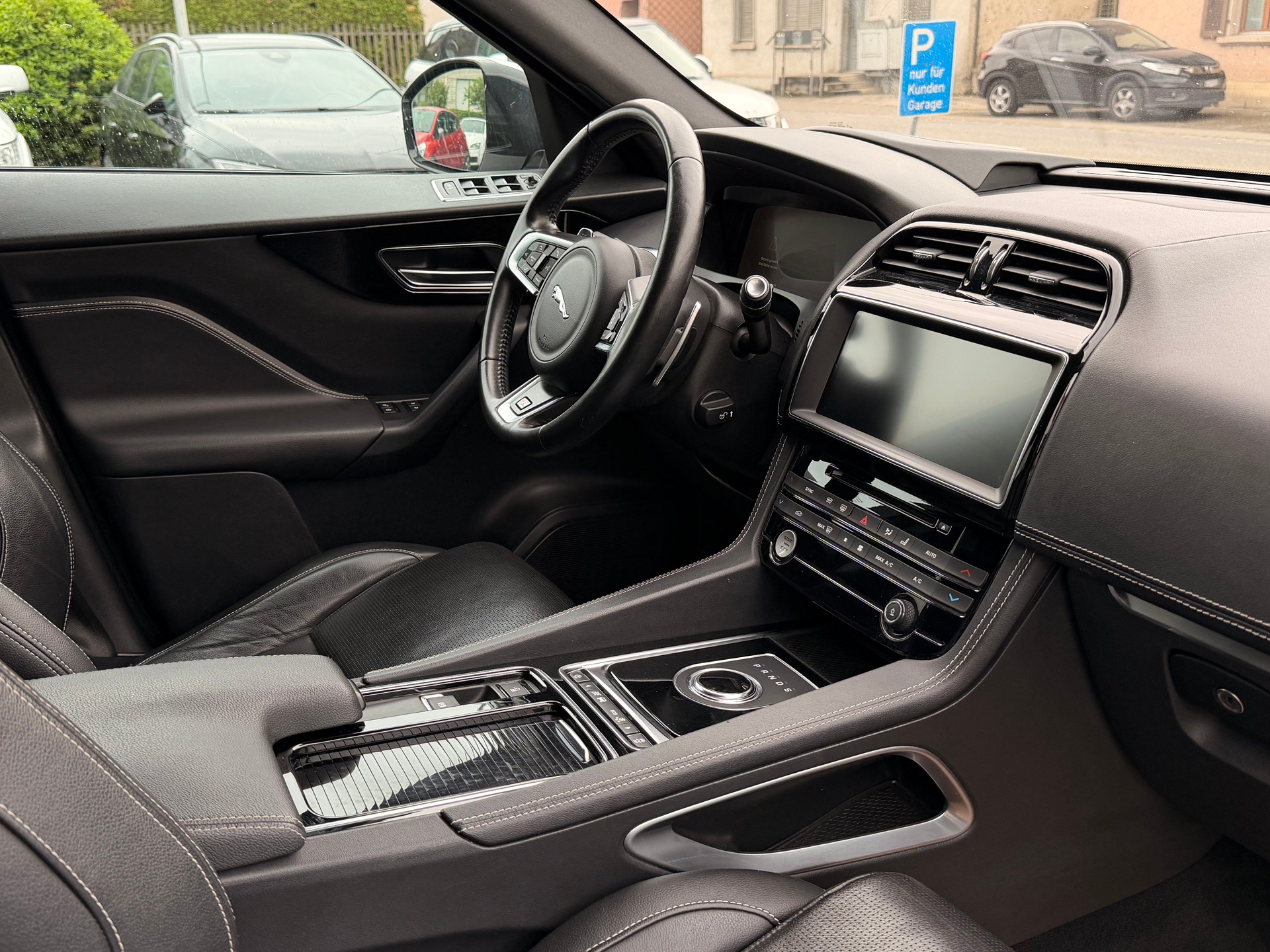 JAGUAR F-Pace 25d R-Sport AWD Automatik-image-26