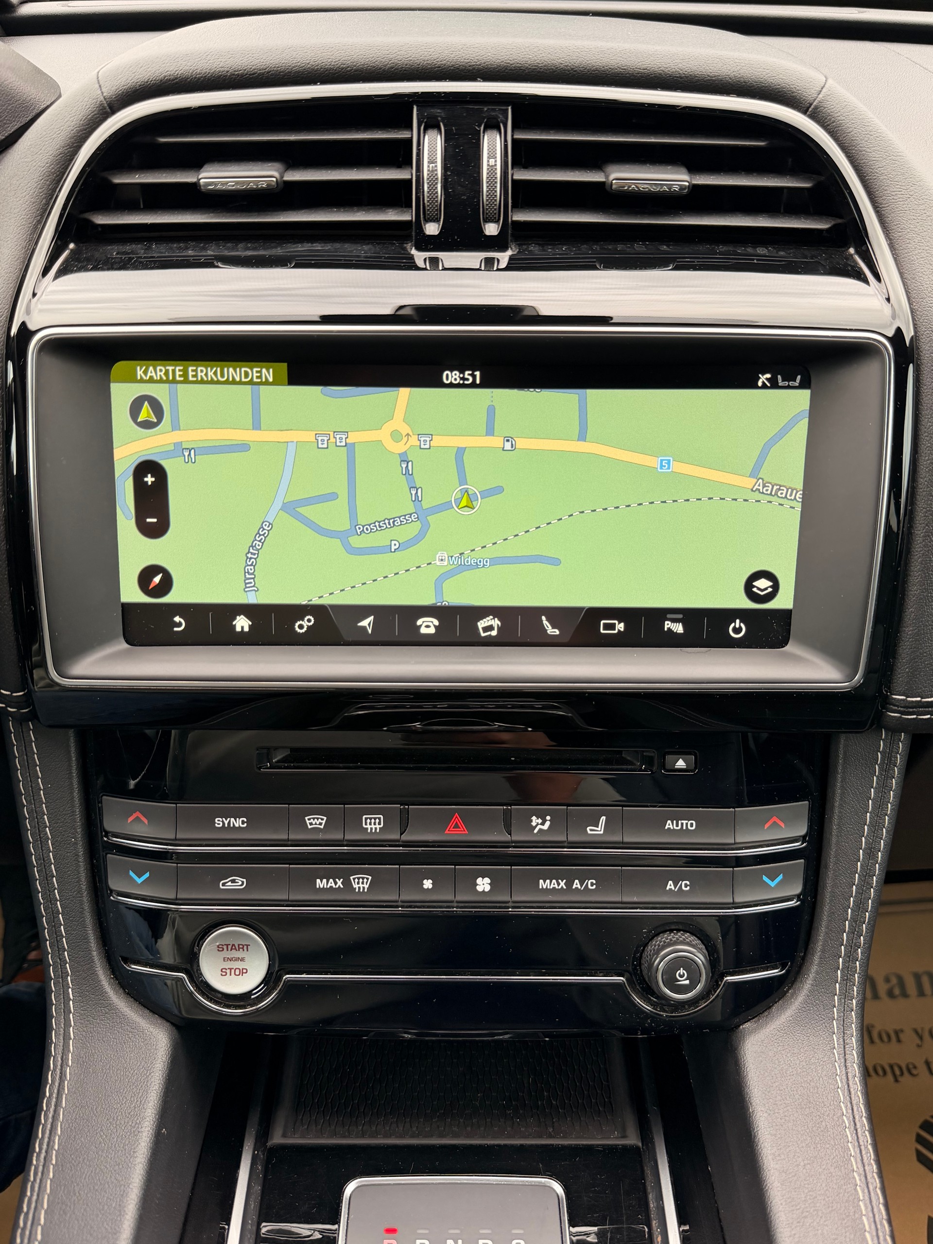 JAGUAR F-Pace 25d R-Sport AWD Automatik-image-12