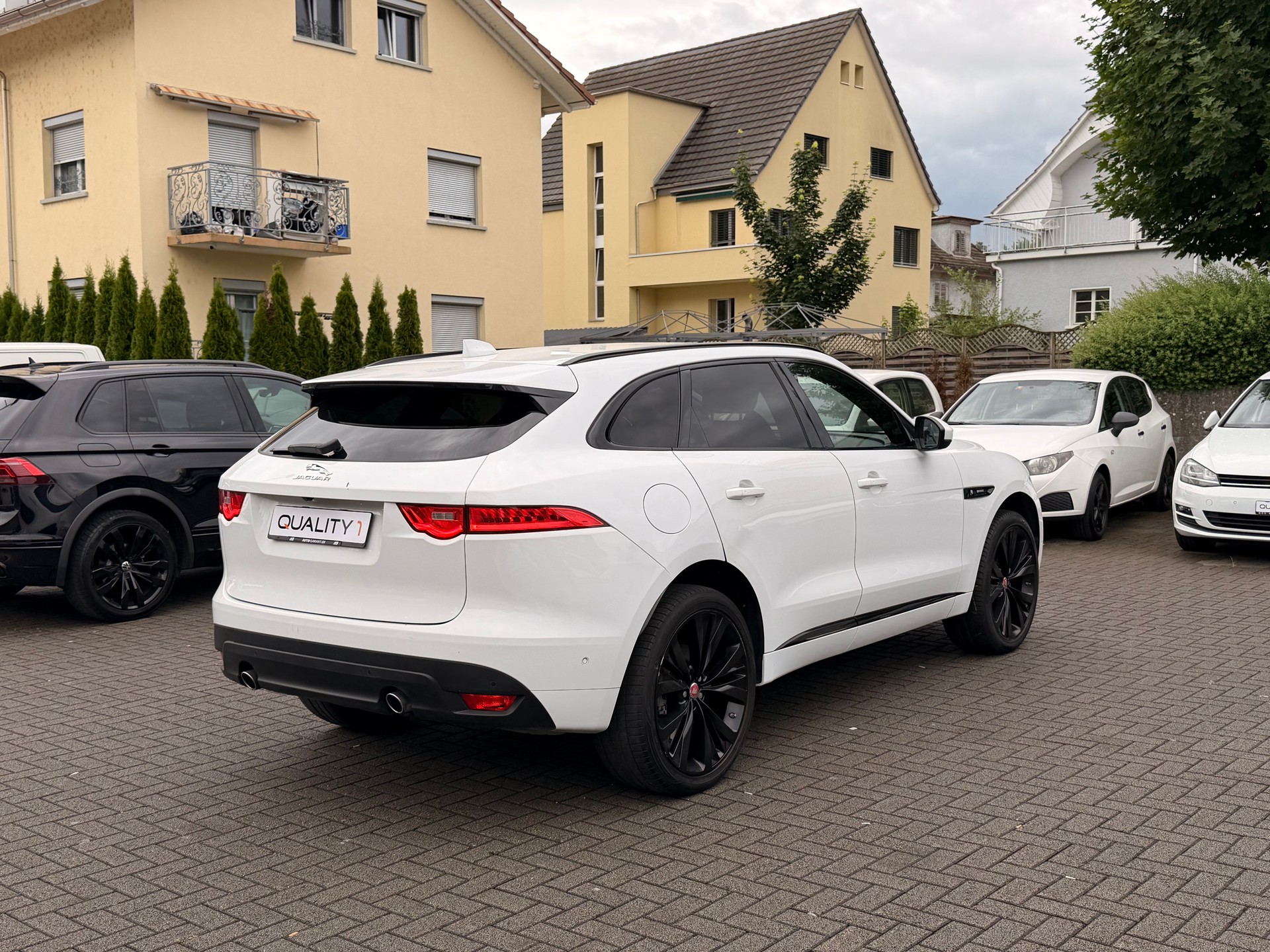 JAGUAR F-Pace 25d R-Sport AWD Automatik-image-9