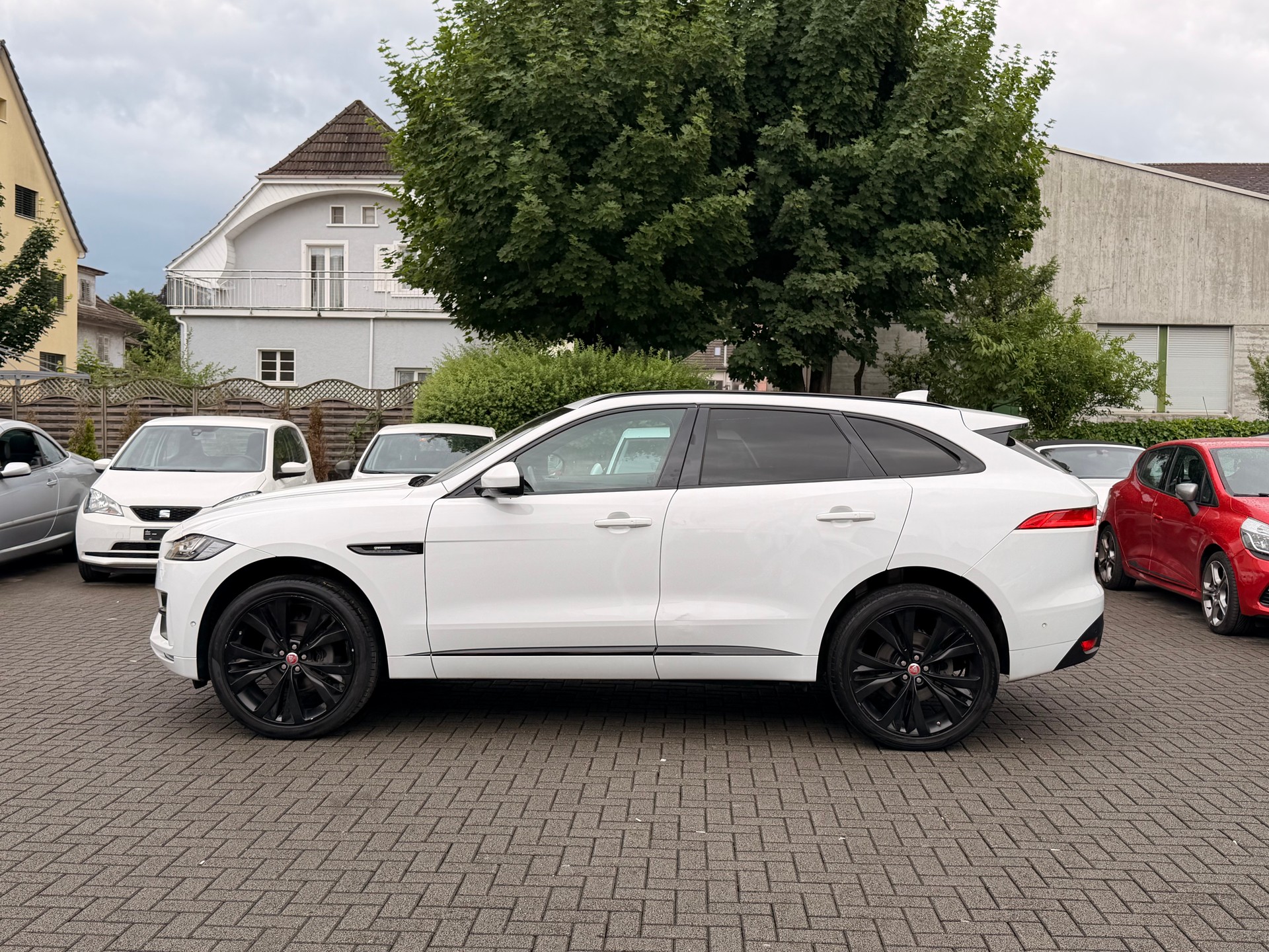 JAGUAR F-Pace 25d R-Sport AWD Automatik-showroom-element-2