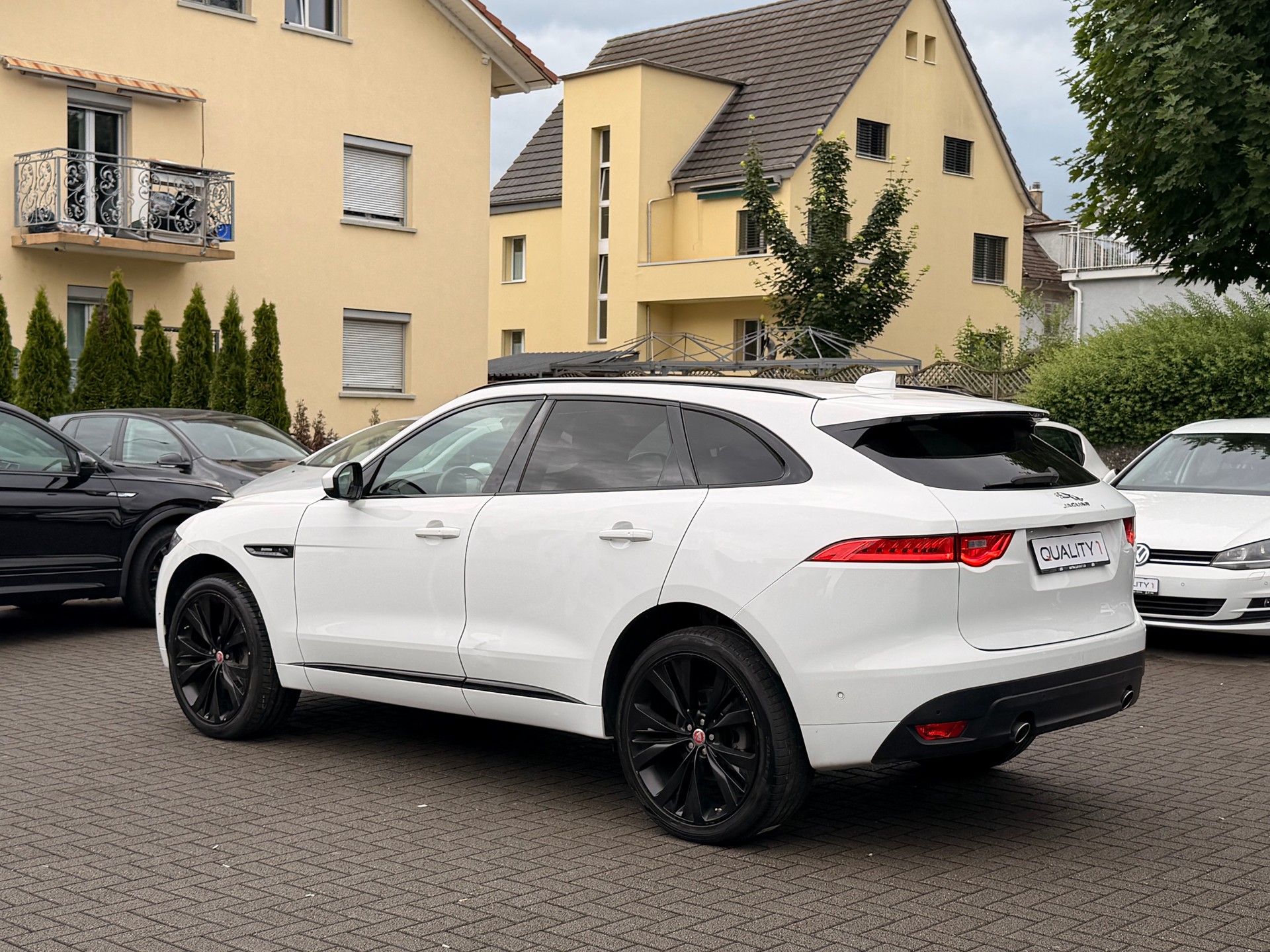 JAGUAR F-Pace 25d R-Sport AWD Automatik-showroom-element-3