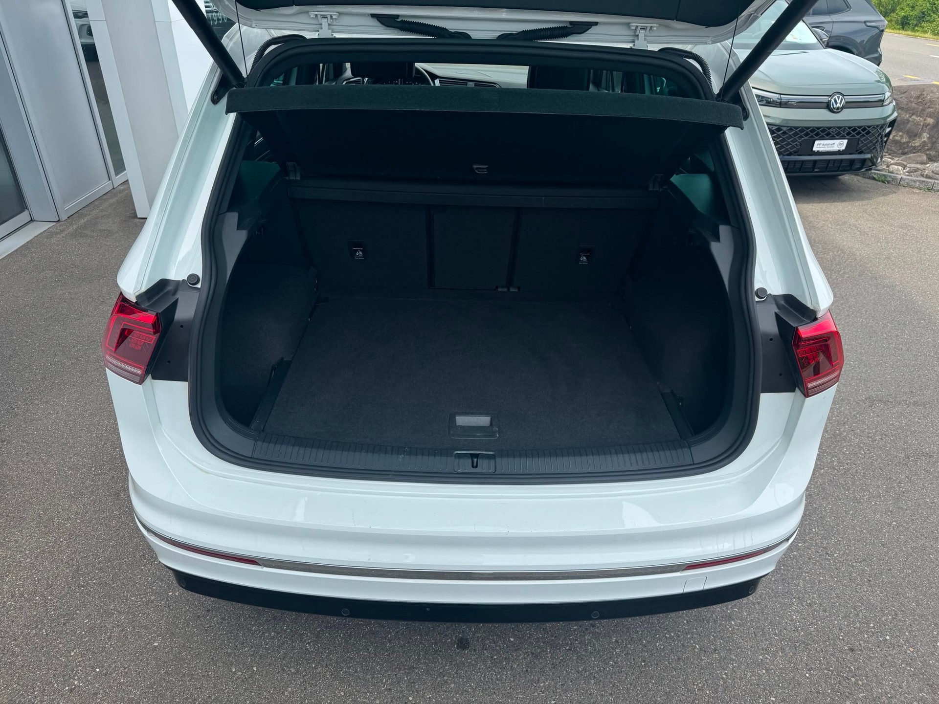 VW Tiguan 2.0 TDI SCR Highline 4Motion DSG-image-4