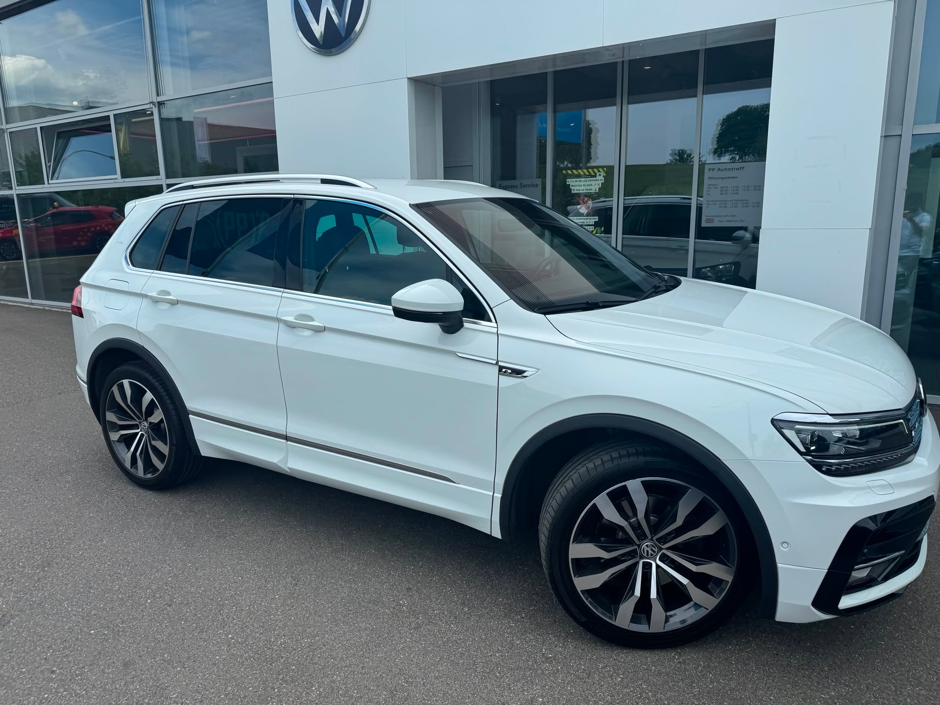 VW Tiguan 2.0 TDI SCR Highline 4Motion DSG-image-1