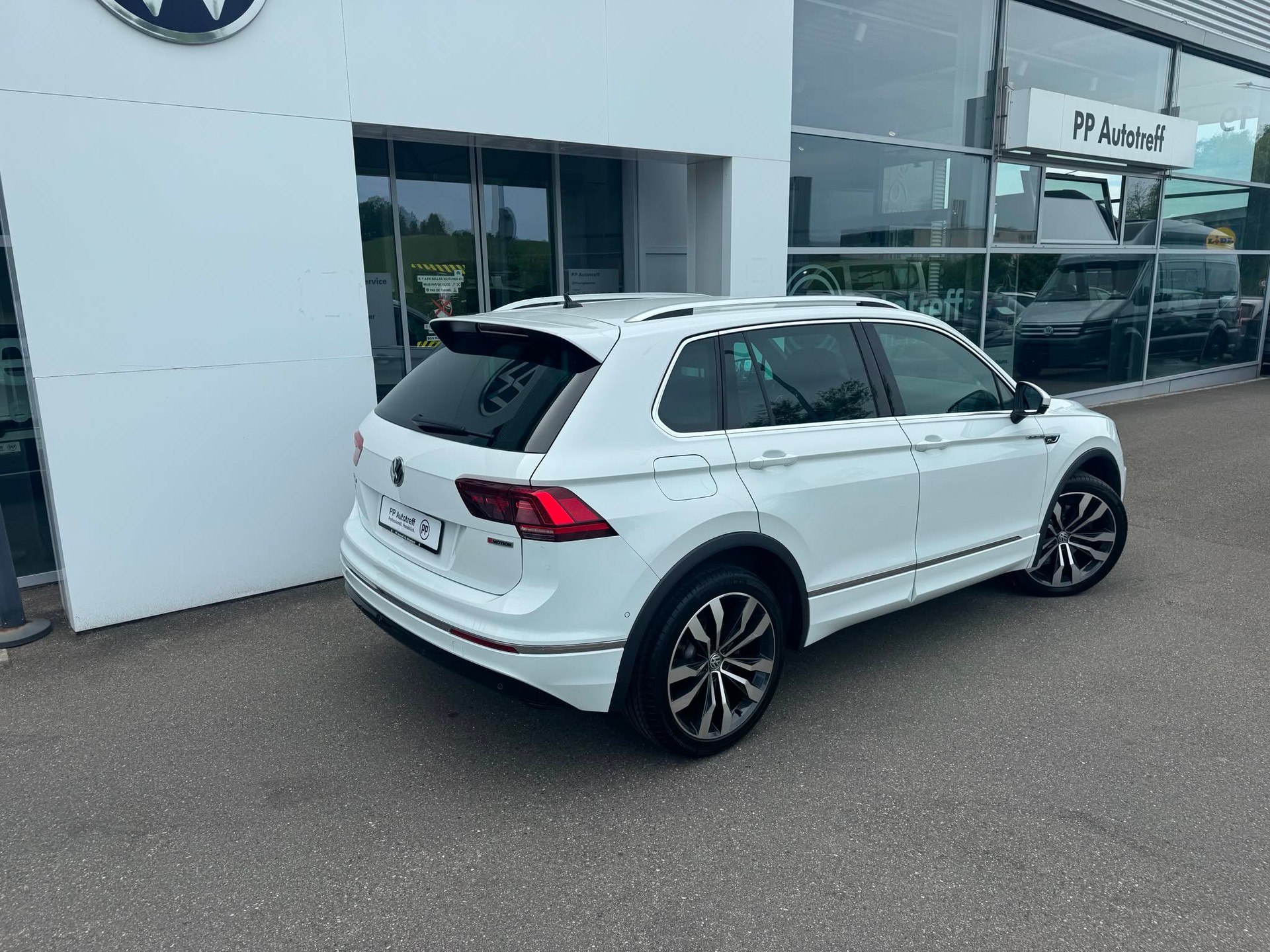 VW Tiguan 2.0 TDI SCR Highline 4Motion DSG-image-3