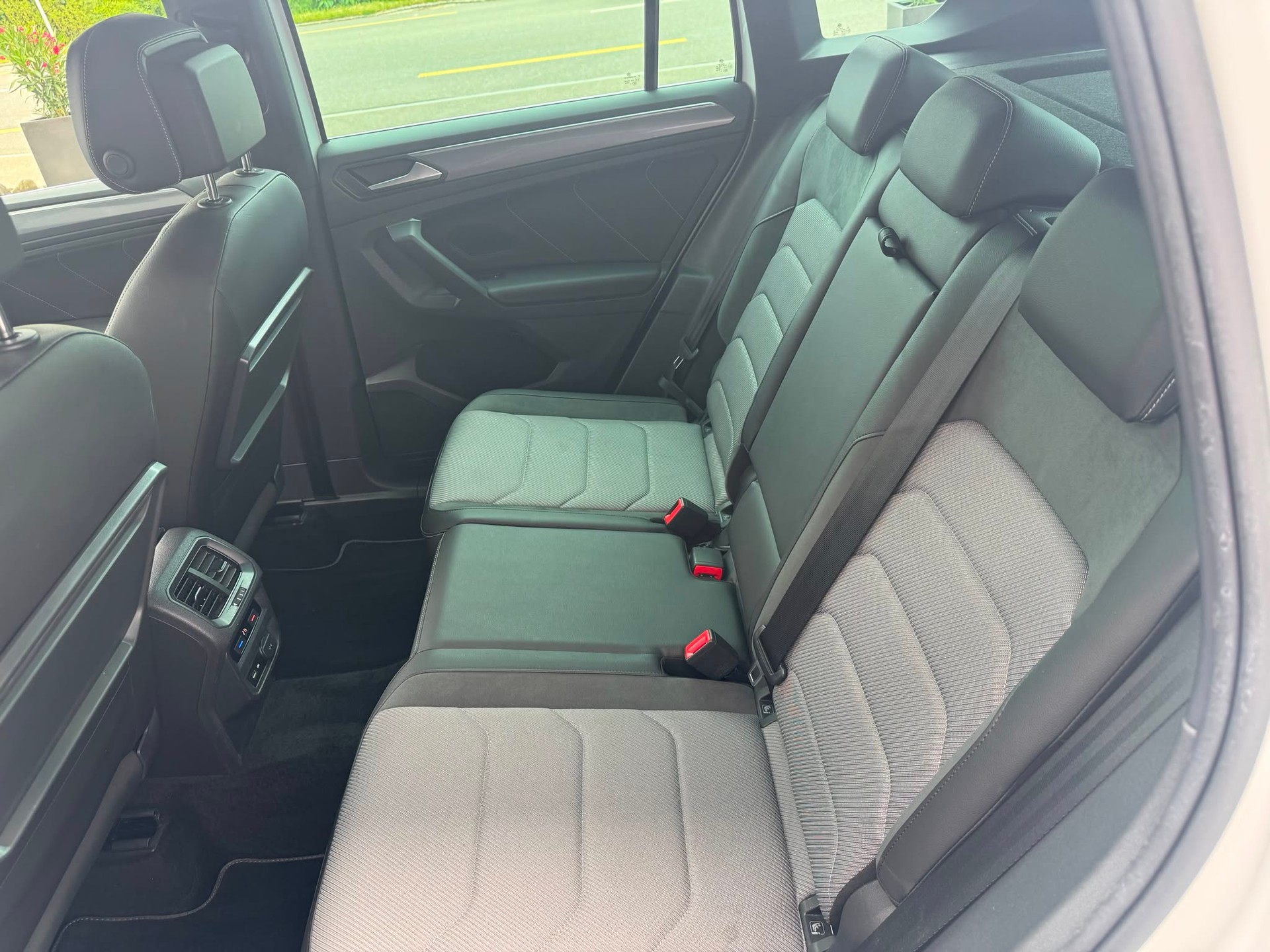 VW Tiguan 2.0 TDI SCR Highline 4Motion DSG-image-6