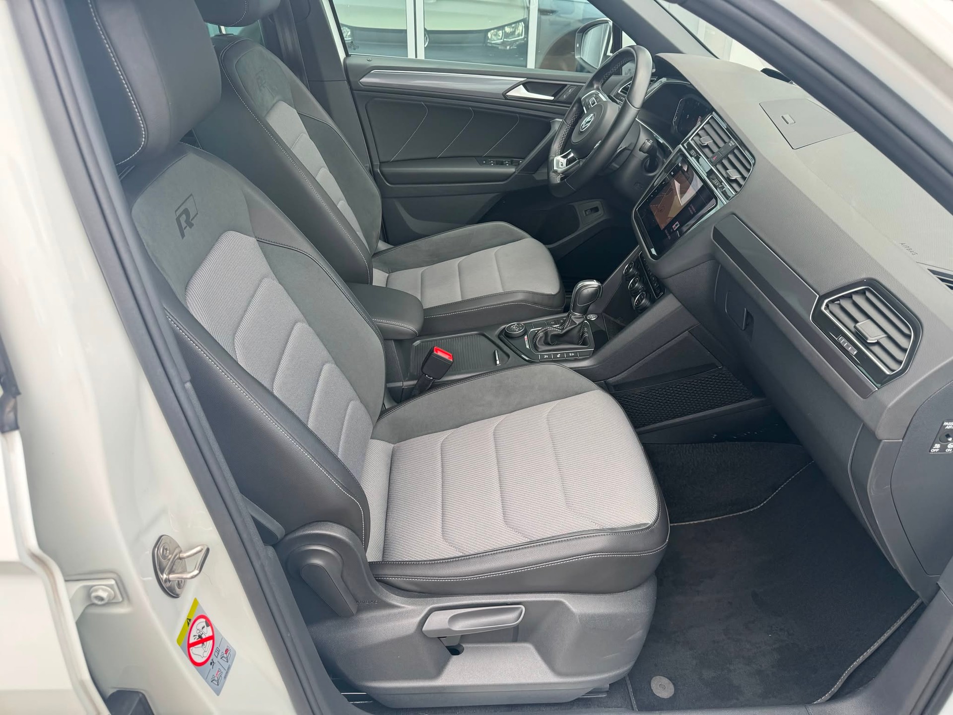 VW Tiguan 2.0 TDI SCR Highline 4Motion DSG-image-2