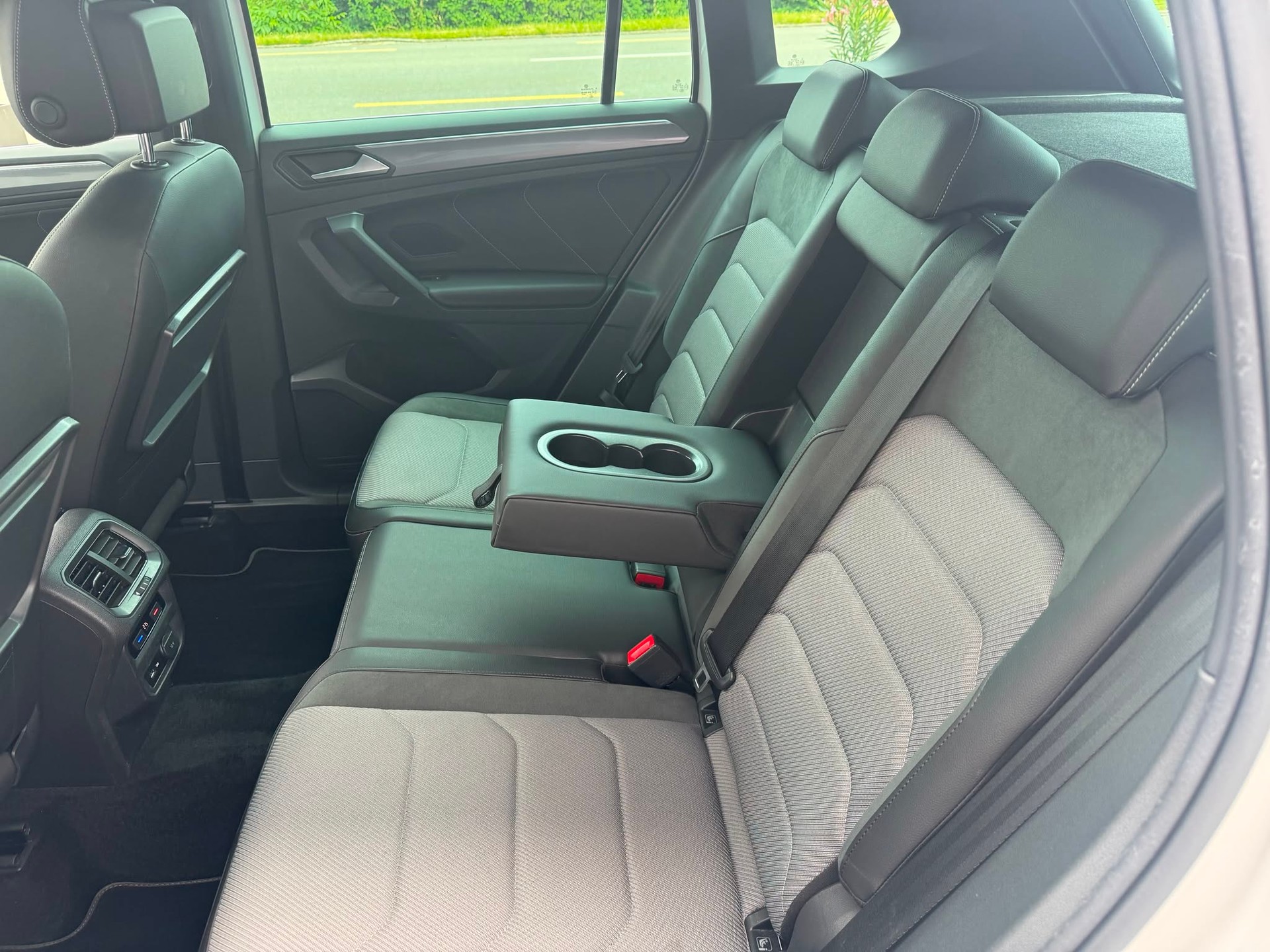 VW Tiguan 2.0 TDI SCR Highline 4Motion DSG-image-7