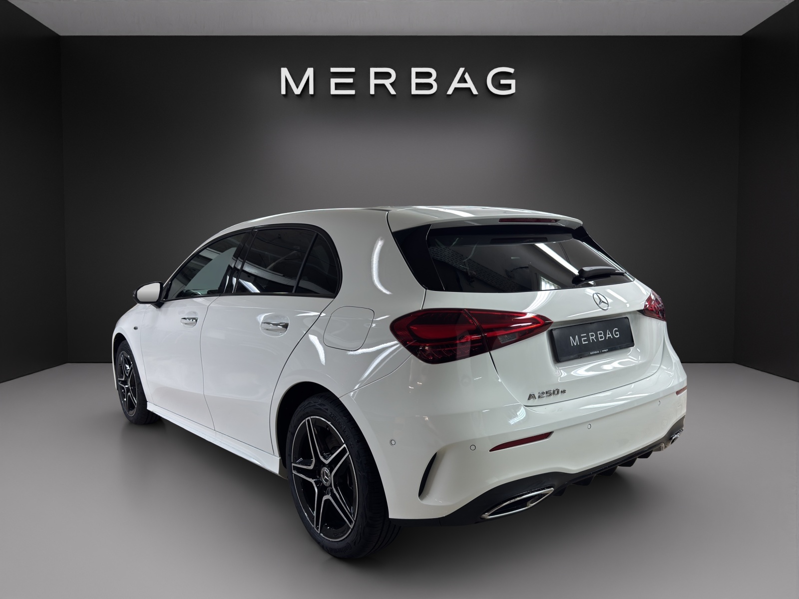 MERCEDES-BENZ A 250 e 8G-DCT-image-2