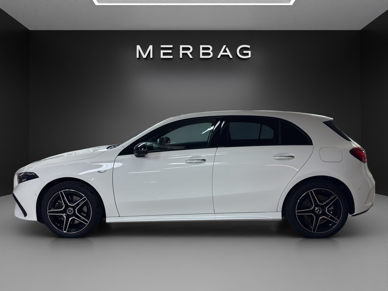 MERCEDES-BENZ A 250 e 8G-DCT-image-1