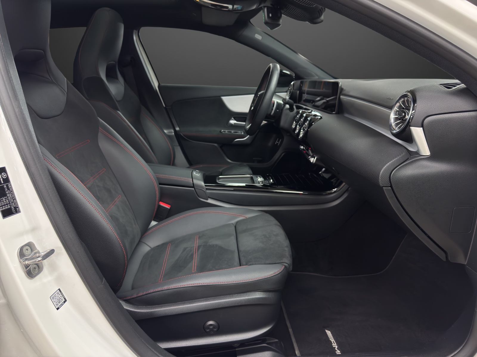 MERCEDES-BENZ A 250 e 8G-DCT-image-11