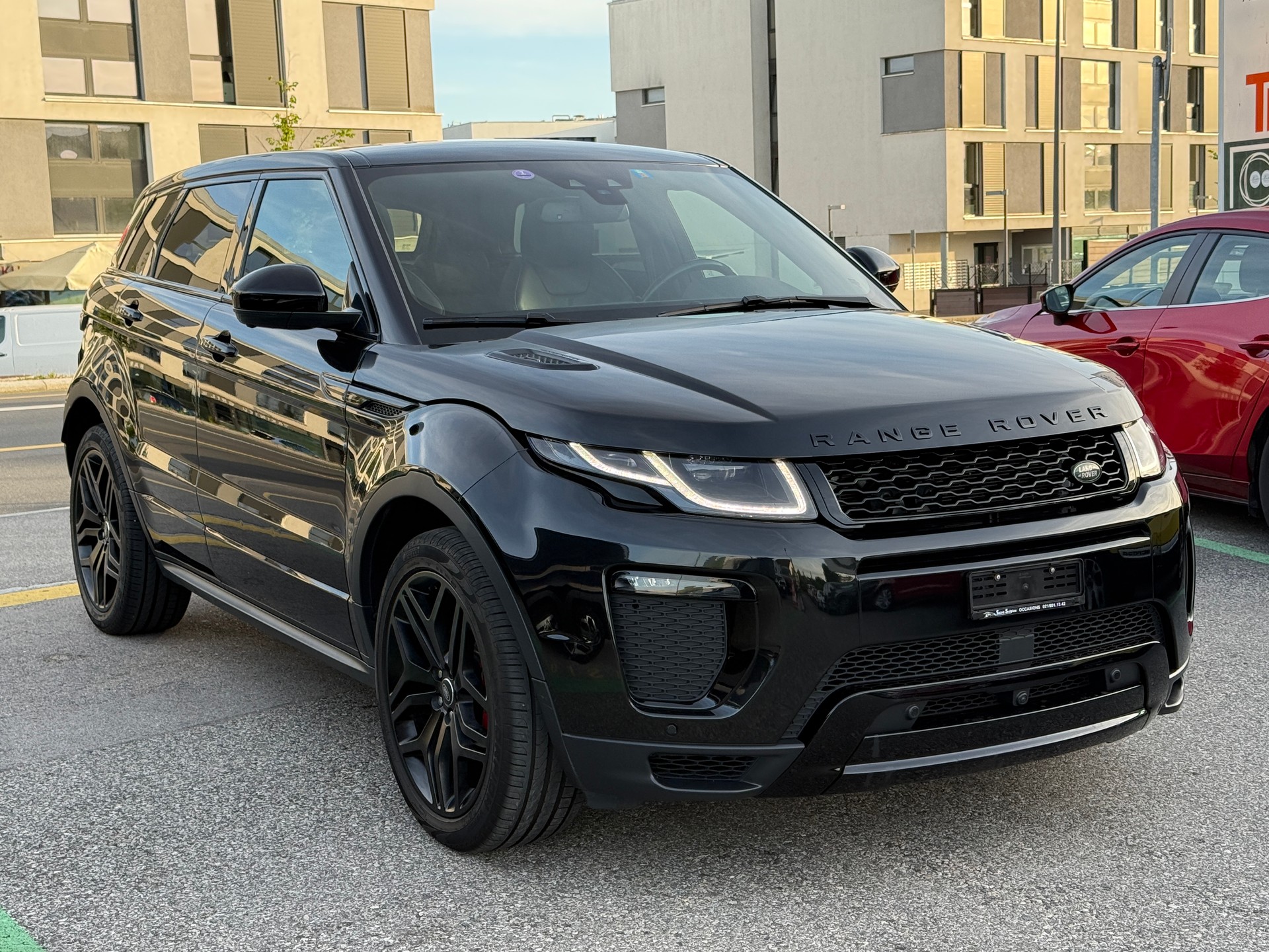 LAND ROVER Range Rover Evoque 2.0 Si4 HSE Dynamic AT9 - Valeur neuve CHF : 84‘699,60 - Nouvelle Expertise - NEU MFK : 26.06.2026-showroom-element-2
