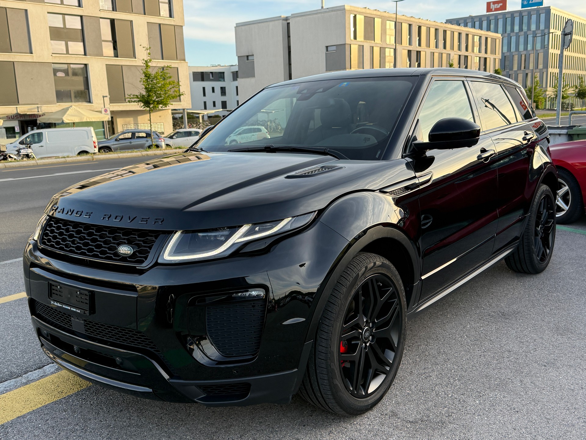 LAND ROVER Range Rover Evoque 2.0 Si4 HSE Dynamic AT9 - Valeur neuve CHF : 84‘699,60 - Nouvelle Expertise - NEU MFK : 26.06.2026-showroom-element-3