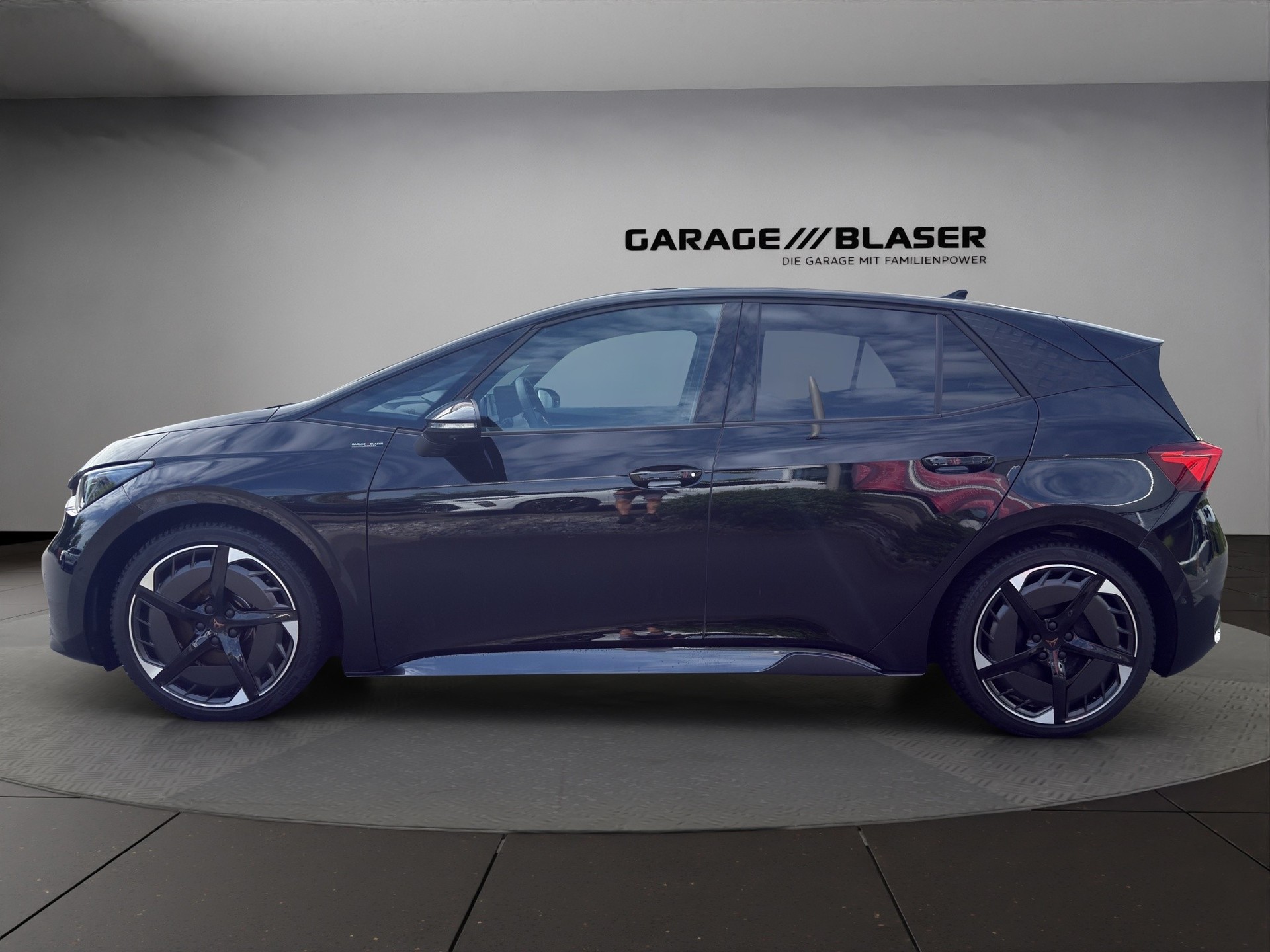 CUPRA Born 77 kWh e-Boost-showroom-element-1