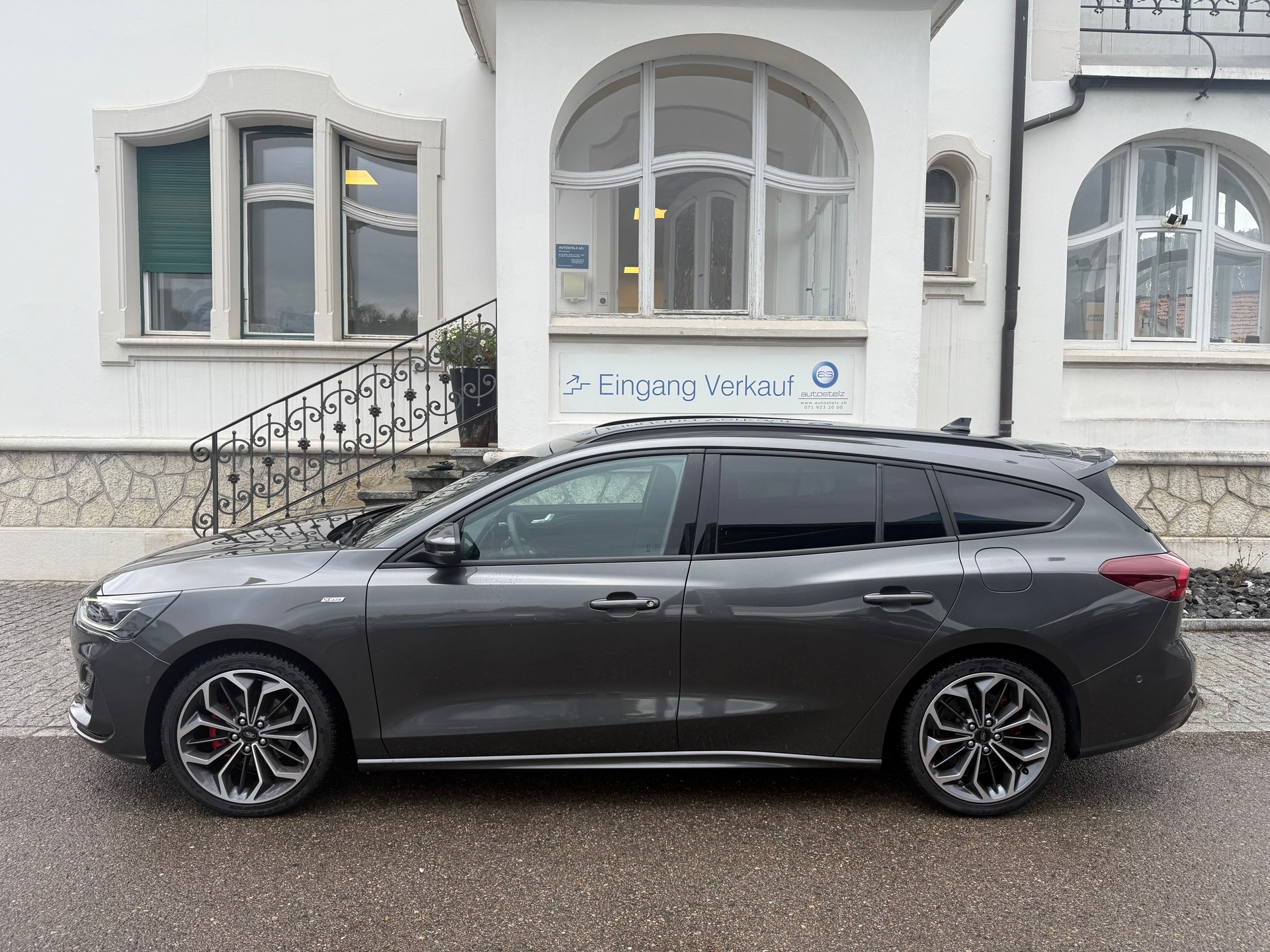 FORD Focus Station Wagon 1.0i EcoB Hybrid 155 ST-Line X-showroom-element-3
