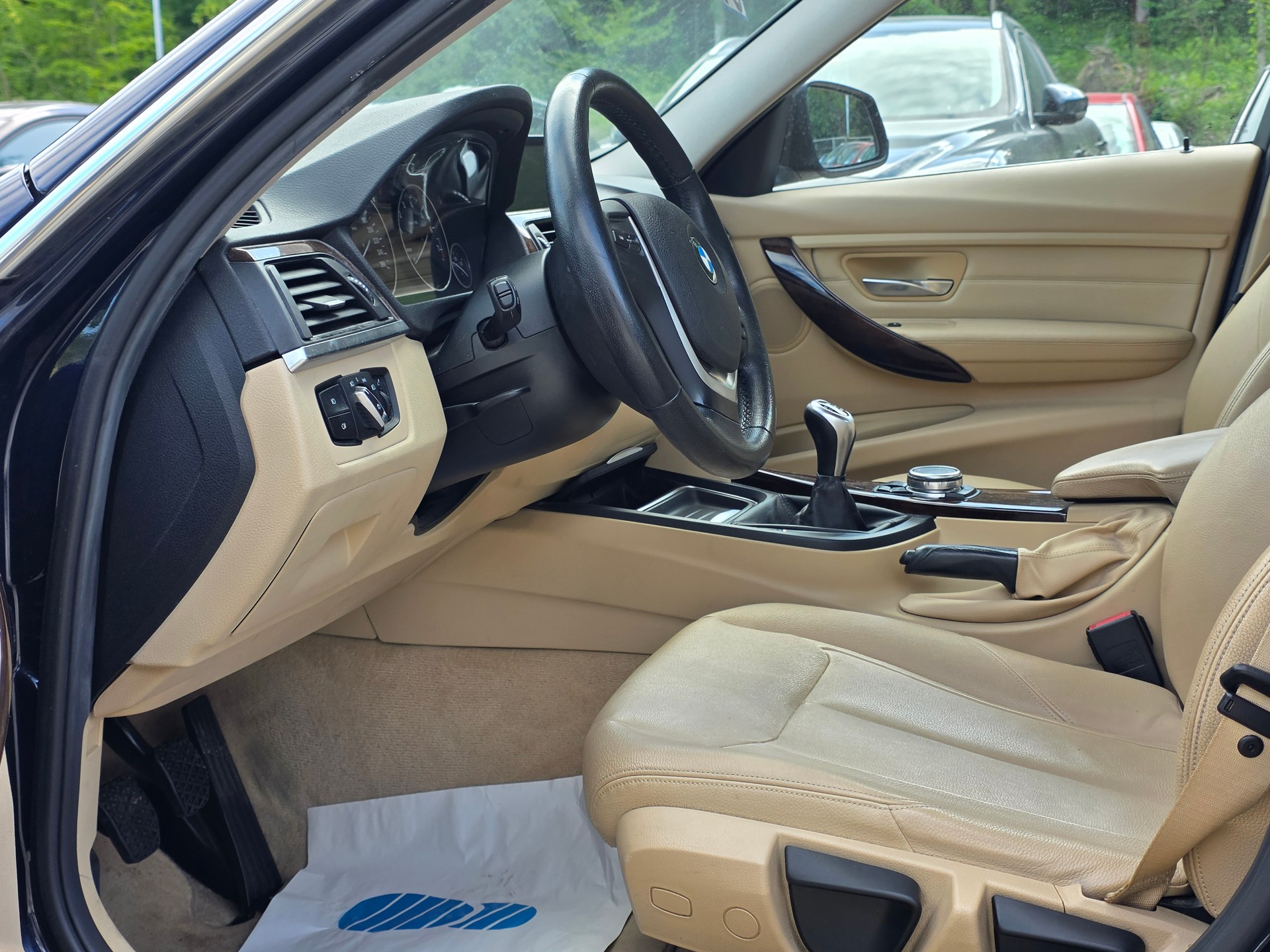 BMW 320i xDrive Luxury Line Frisch ab MFK / Frisch ab Service / Inklusive Garantie / Gratis Lieferung-image-10