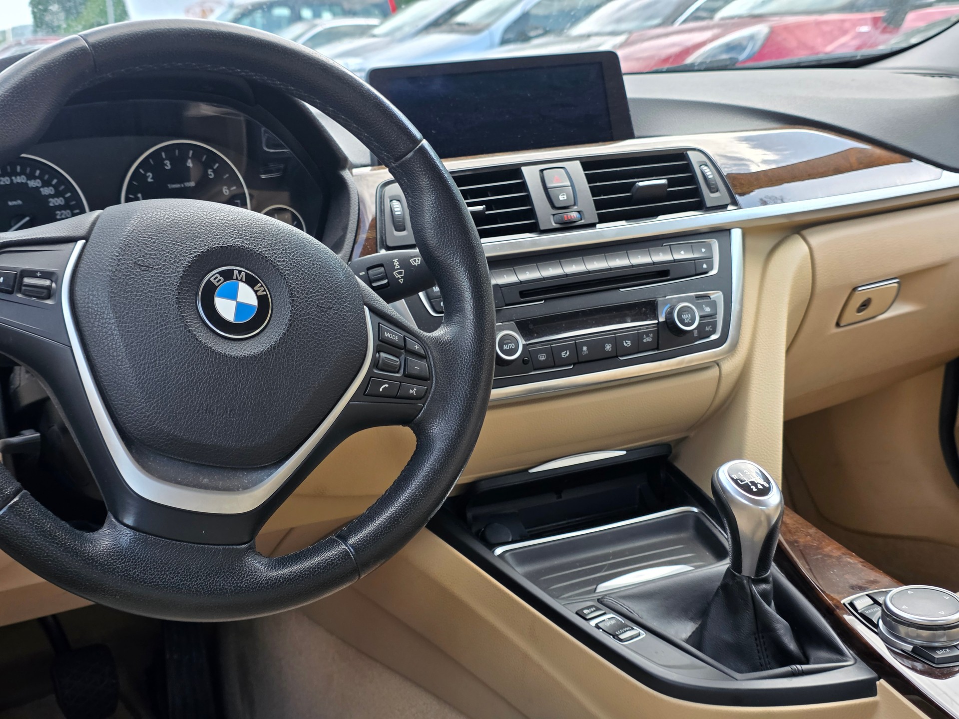 BMW 320i xDrive Luxury Line Frisch ab MFK / Frisch ab Service / Inklusive Garantie / Gratis Lieferung-image-15
