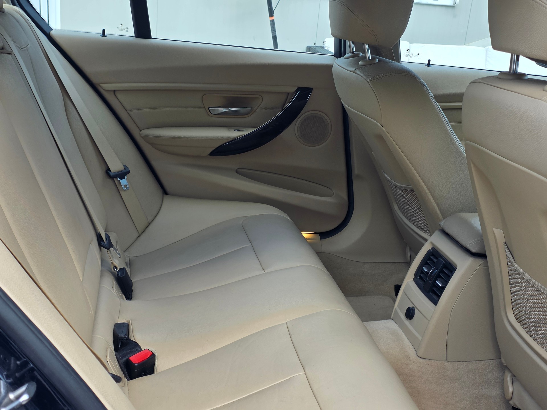 BMW 320i xDrive Luxury Line Frisch ab MFK / Frisch ab Service / Inklusive Garantie / Gratis Lieferung-image-16