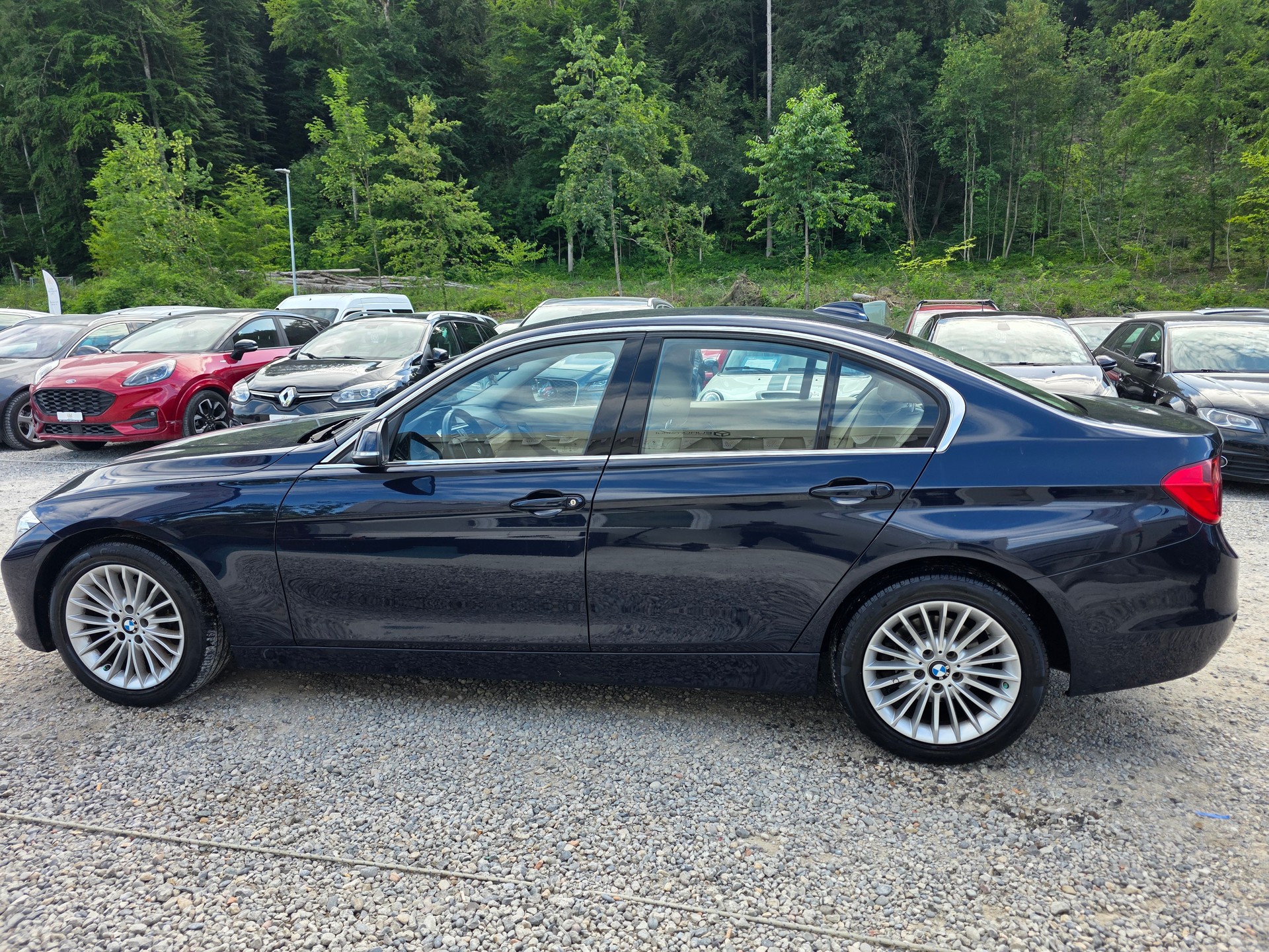 BMW 320i xDrive Luxury Line Frisch ab MFK / Frisch ab Service / Inklusive Garantie / Gratis Lieferung-showroom-element-1