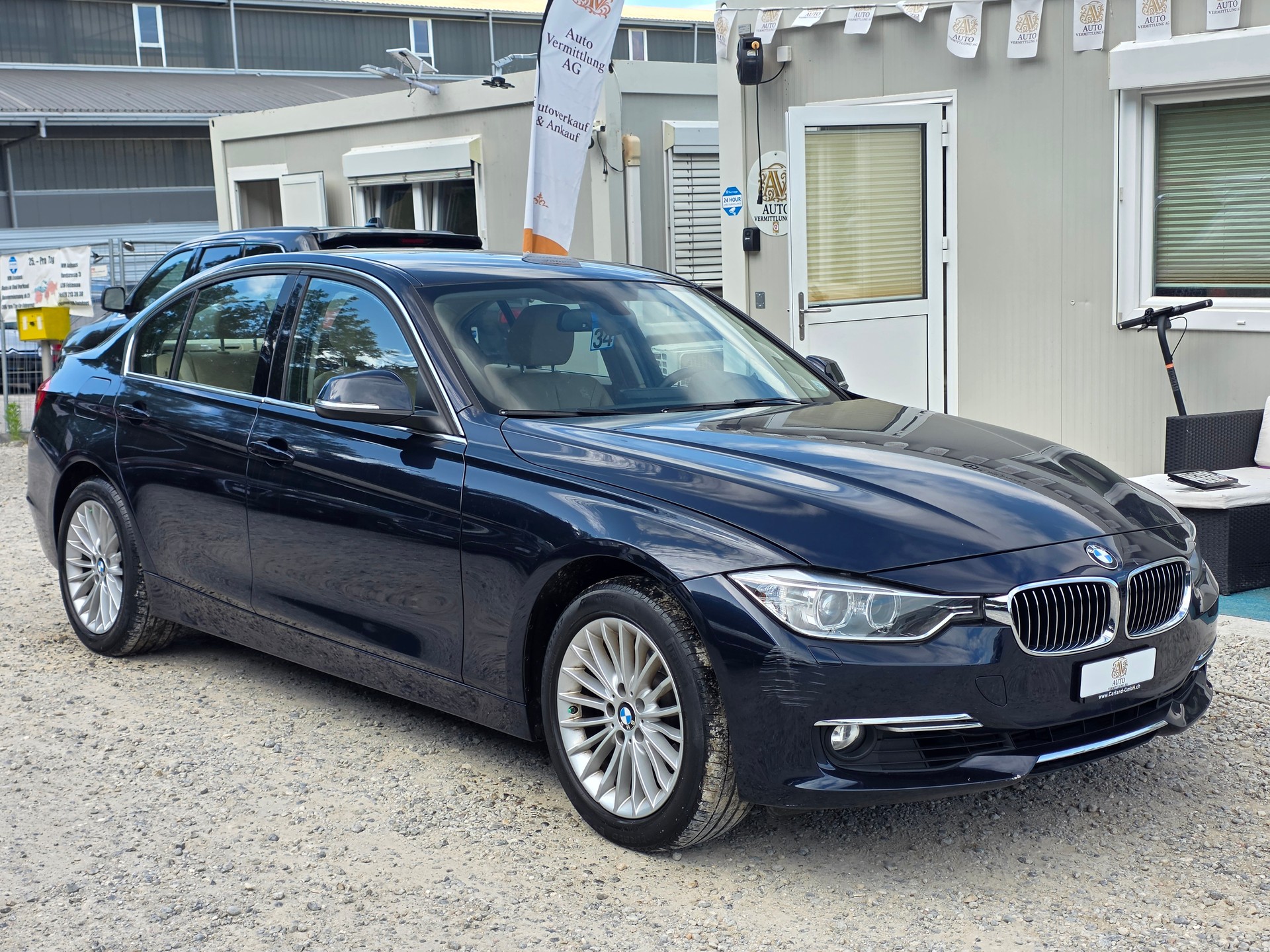 BMW 320i xDrive Luxury Line Frisch ab MFK / Frisch ab Service / Inklusive Garantie / Gratis Lieferung-image-6