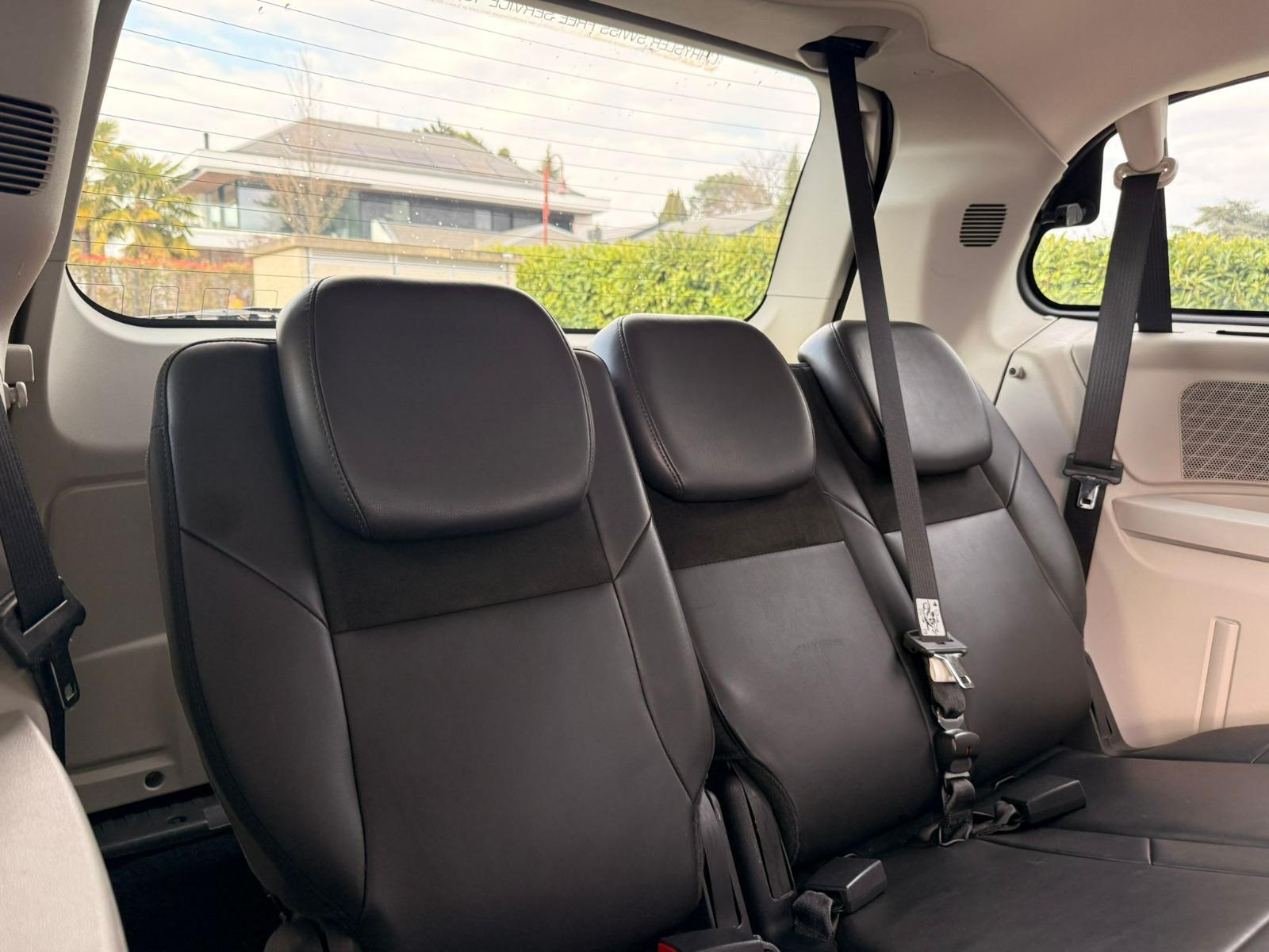 CHRYSLER Grand Voyager 3.8 Limited Automatic-image-24