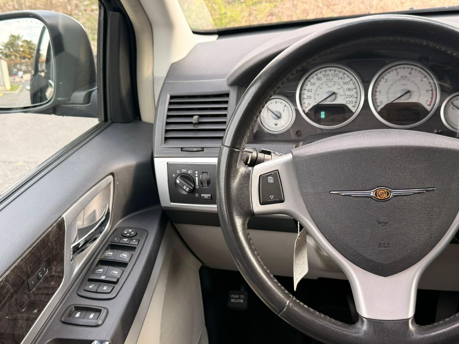 CHRYSLER Grand Voyager 3.8 Limited Automatic-image-15