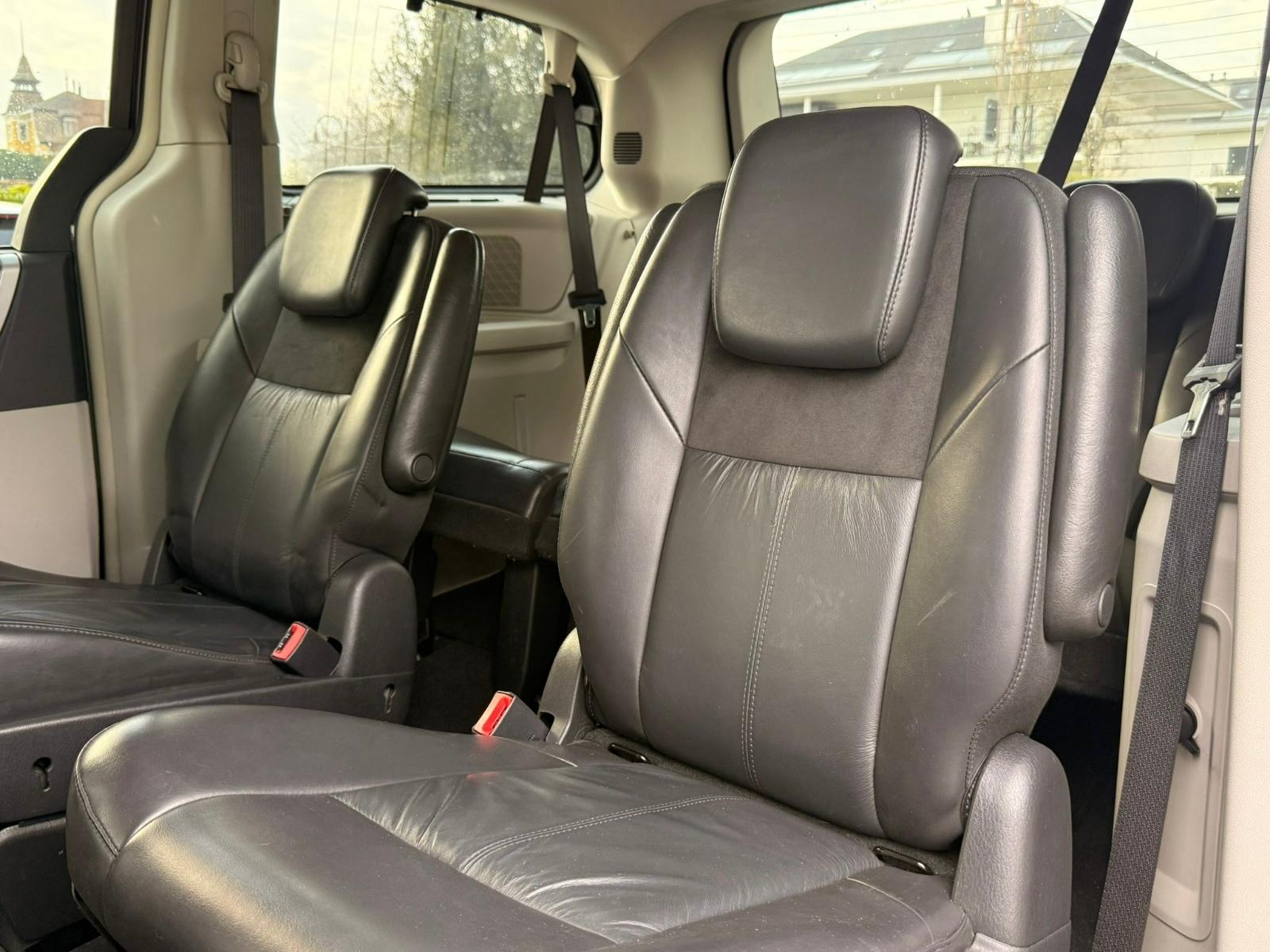 CHRYSLER Grand Voyager 3.8 Limited Automatic-image-21