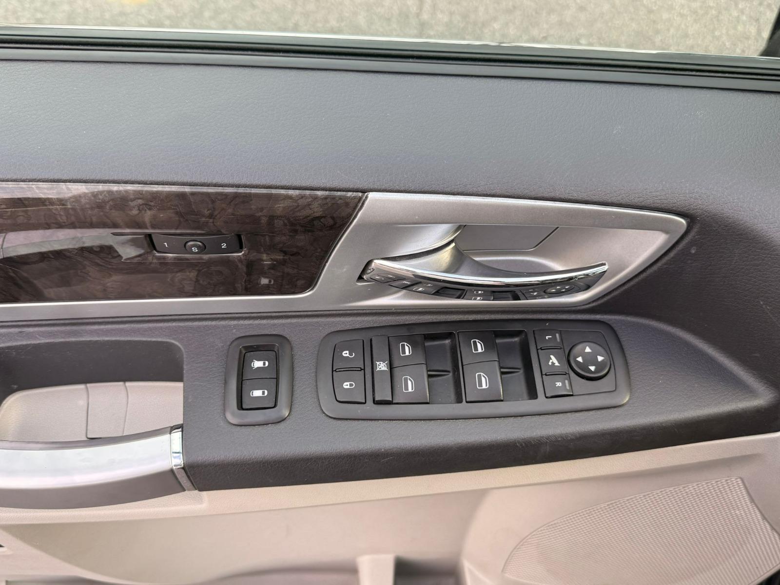 CHRYSLER Grand Voyager 3.8 Limited Automatic-image-25