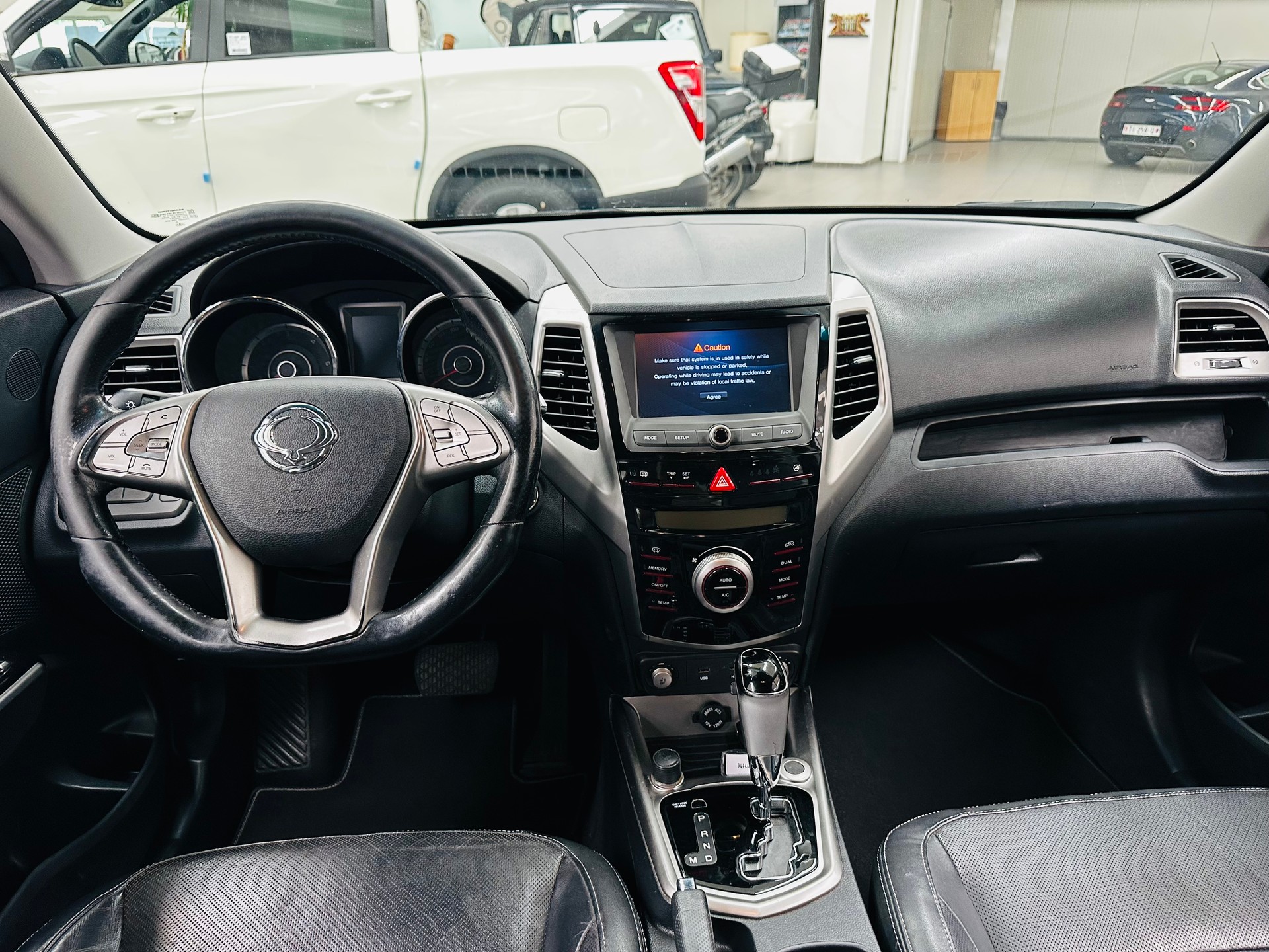 KGM-SsangYong Tivoli 1.6 eXDi Sapphire 2WD Automatic-image-5