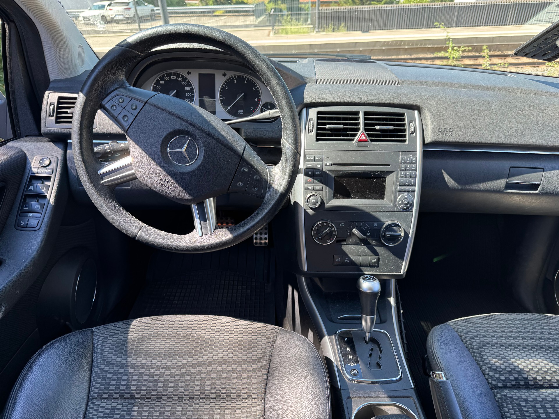 MERCEDES-BENZ B 180 My Star Autotronic-image-4