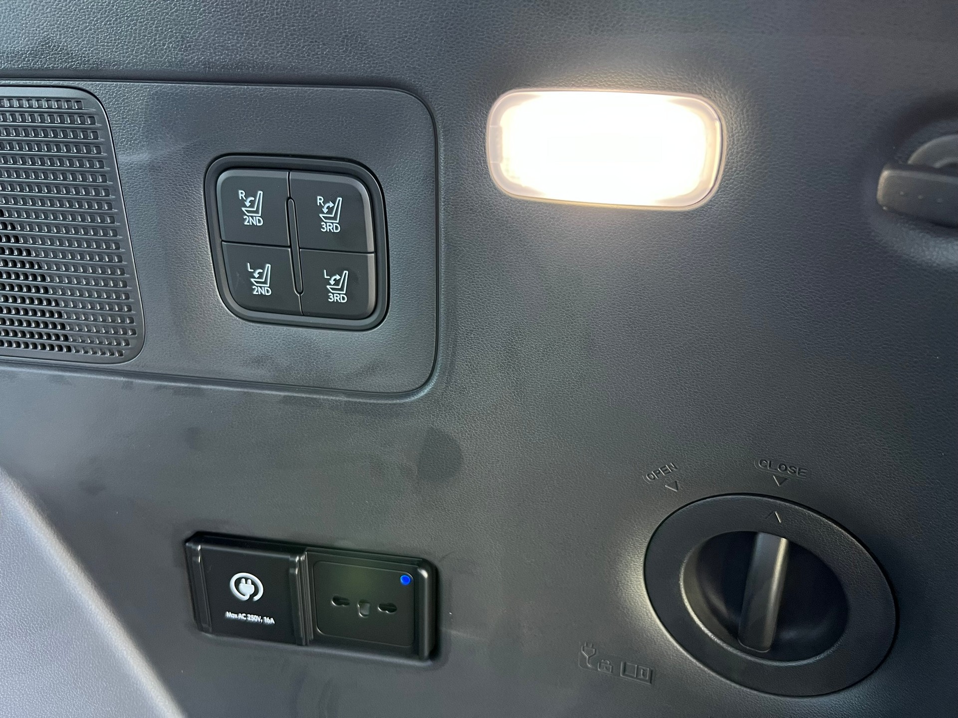 HYUNDAI Ioniq 9 110kWh Vertex 4WD-image-24