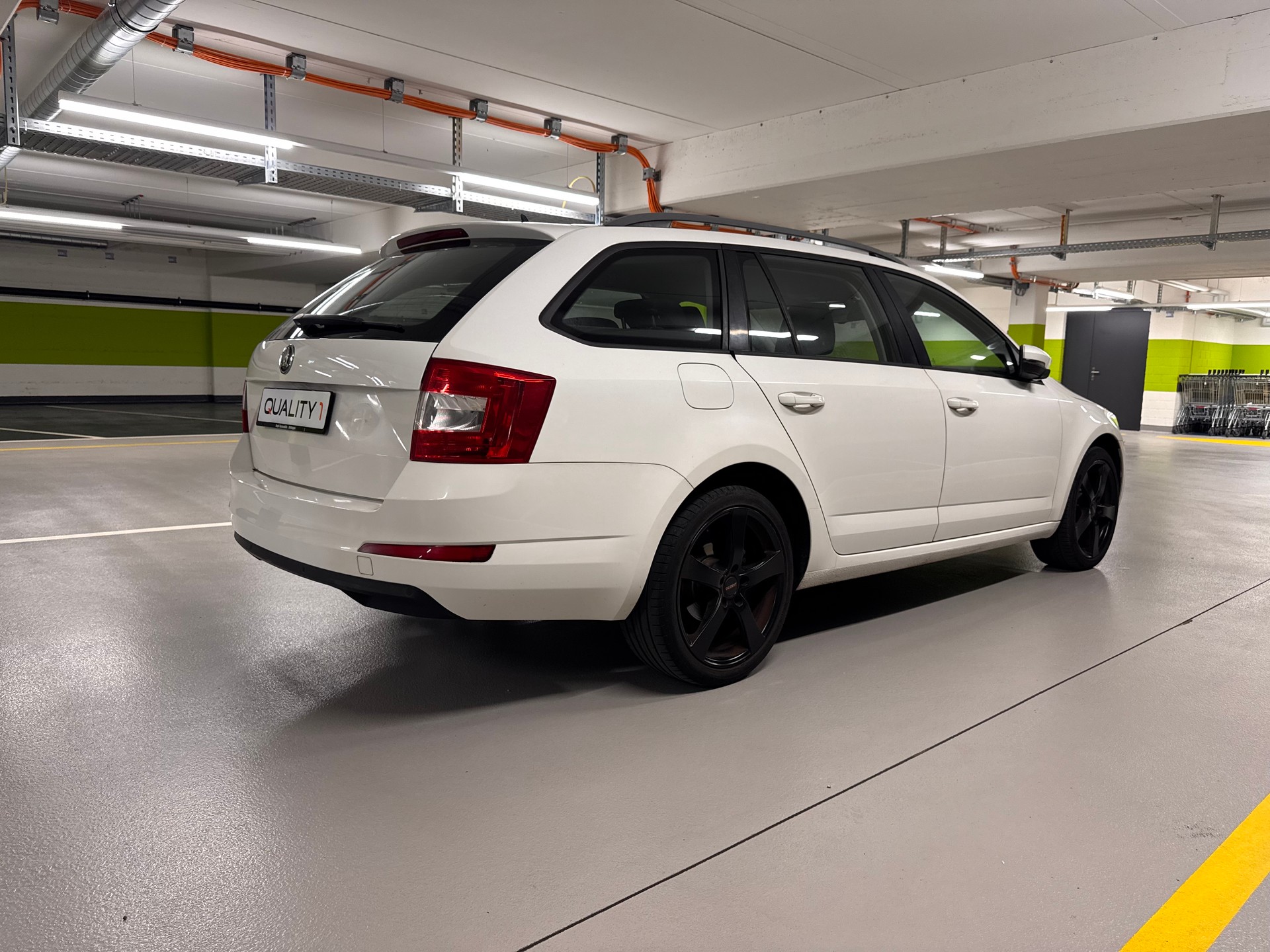 SKODA Octavia Combi 1.6 TDI Ambition-image-4
