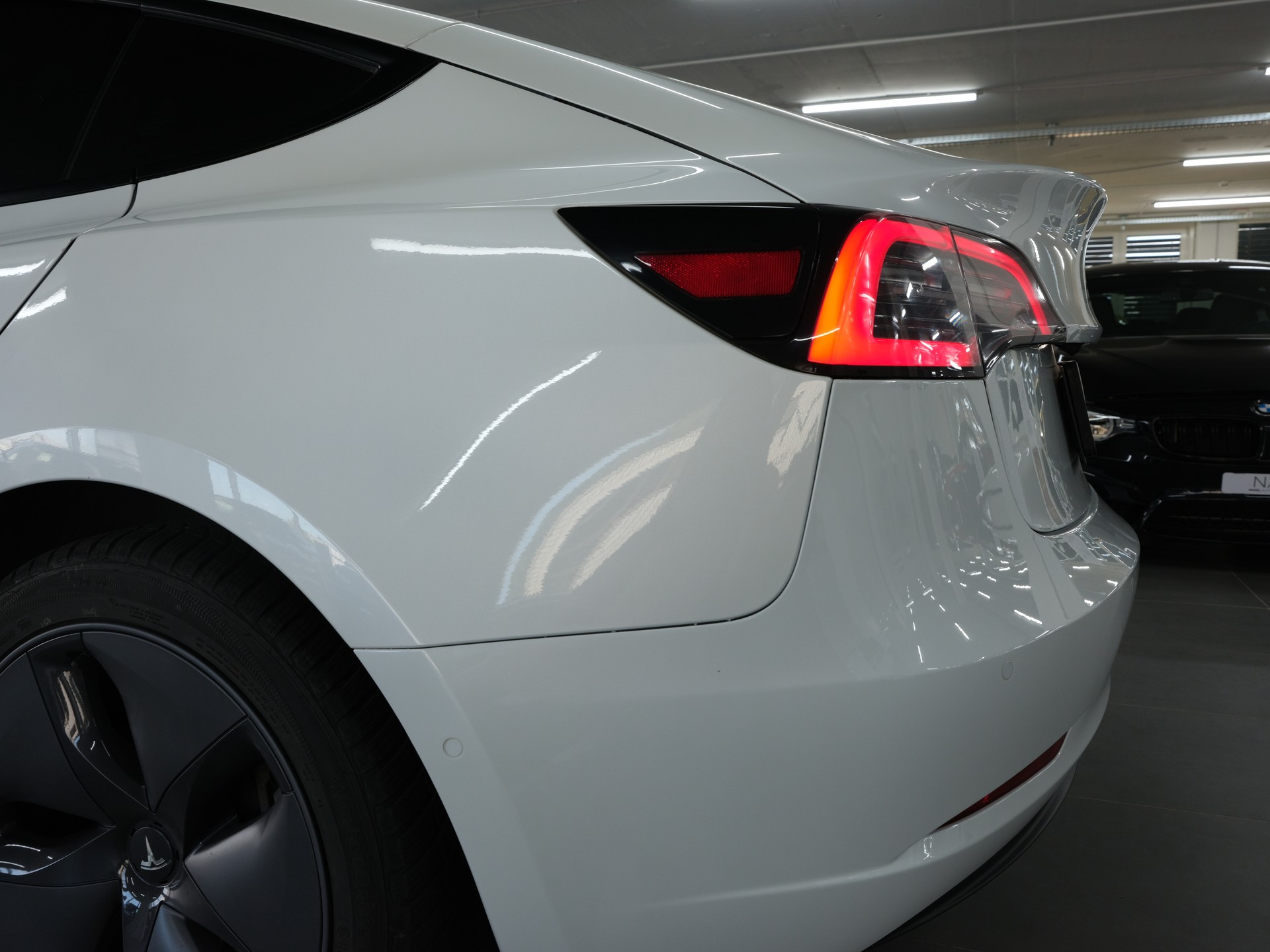 TESLA Model 3 *Panorama* *360 Kamera* *Sitzheizung*-image-11