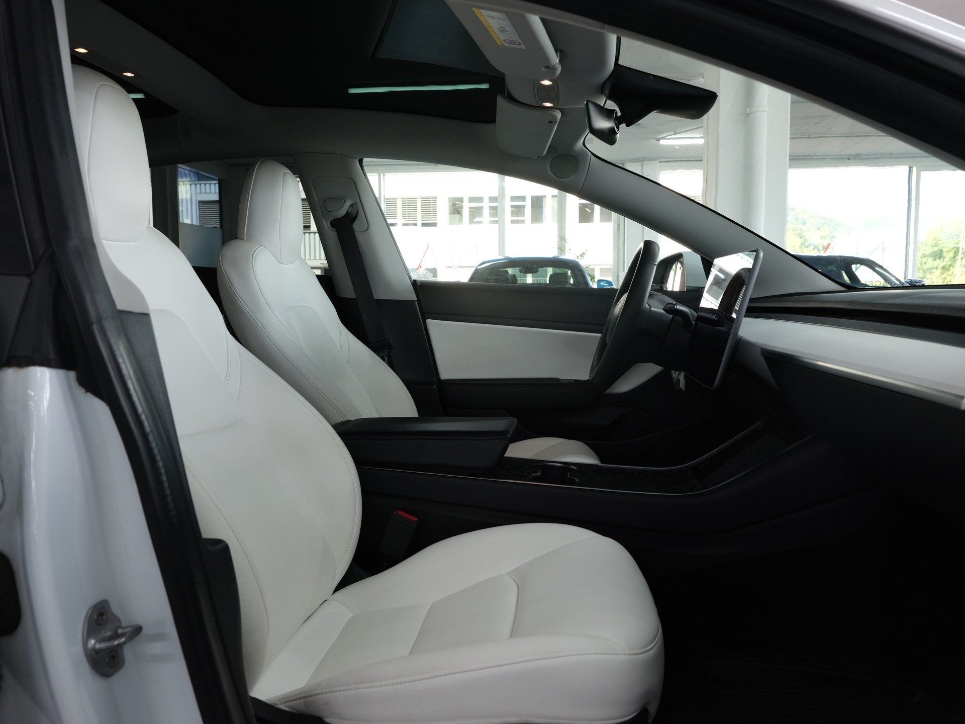 TESLA Model 3 *Panorama* *360 Kamera* *Sitzheizung*-image-18