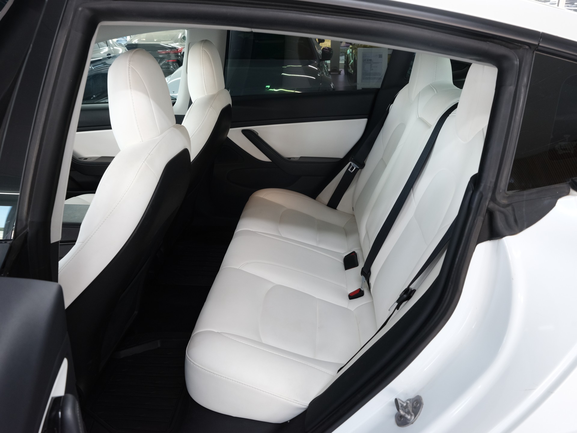 TESLA Model 3 *Panorama* *360 Kamera* *Sitzheizung*-image-16