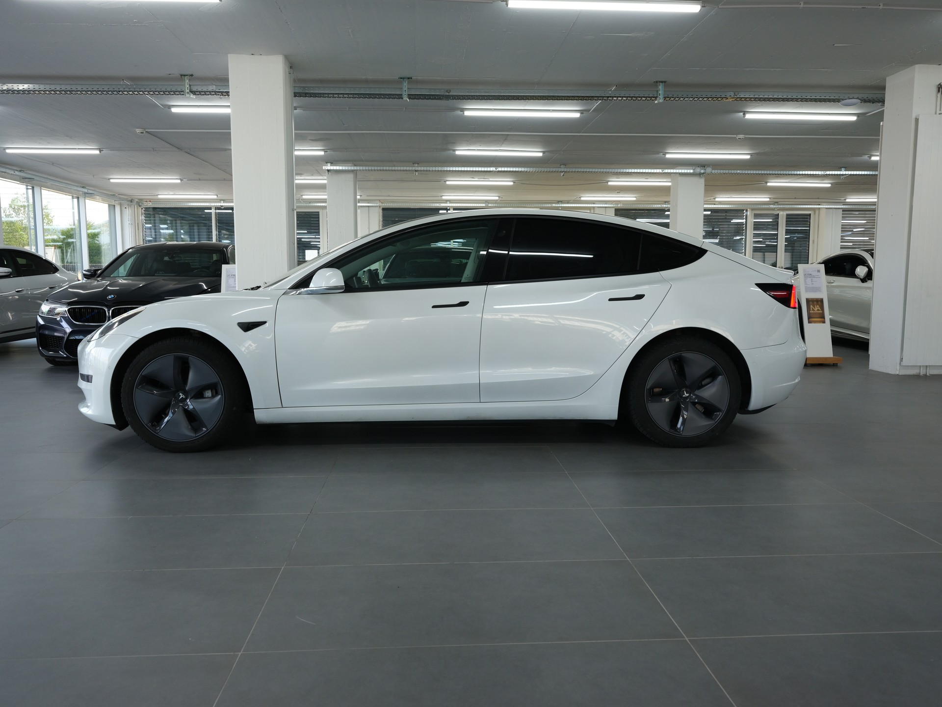 TESLA Model 3 *Panorama* *360 Kamera* *Sitzheizung*-image-5