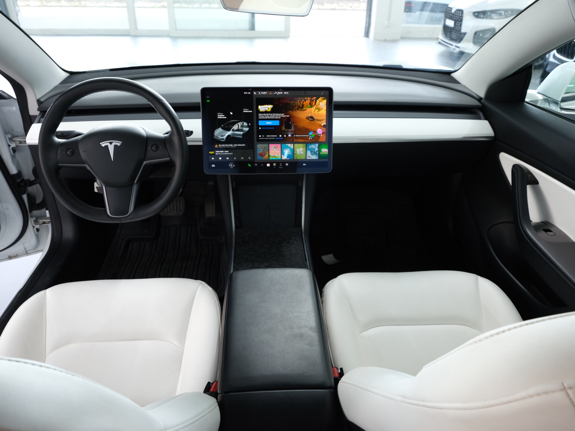 TESLA Model 3 *Panorama* *360 Kamera* *Sitzheizung*-image-15
