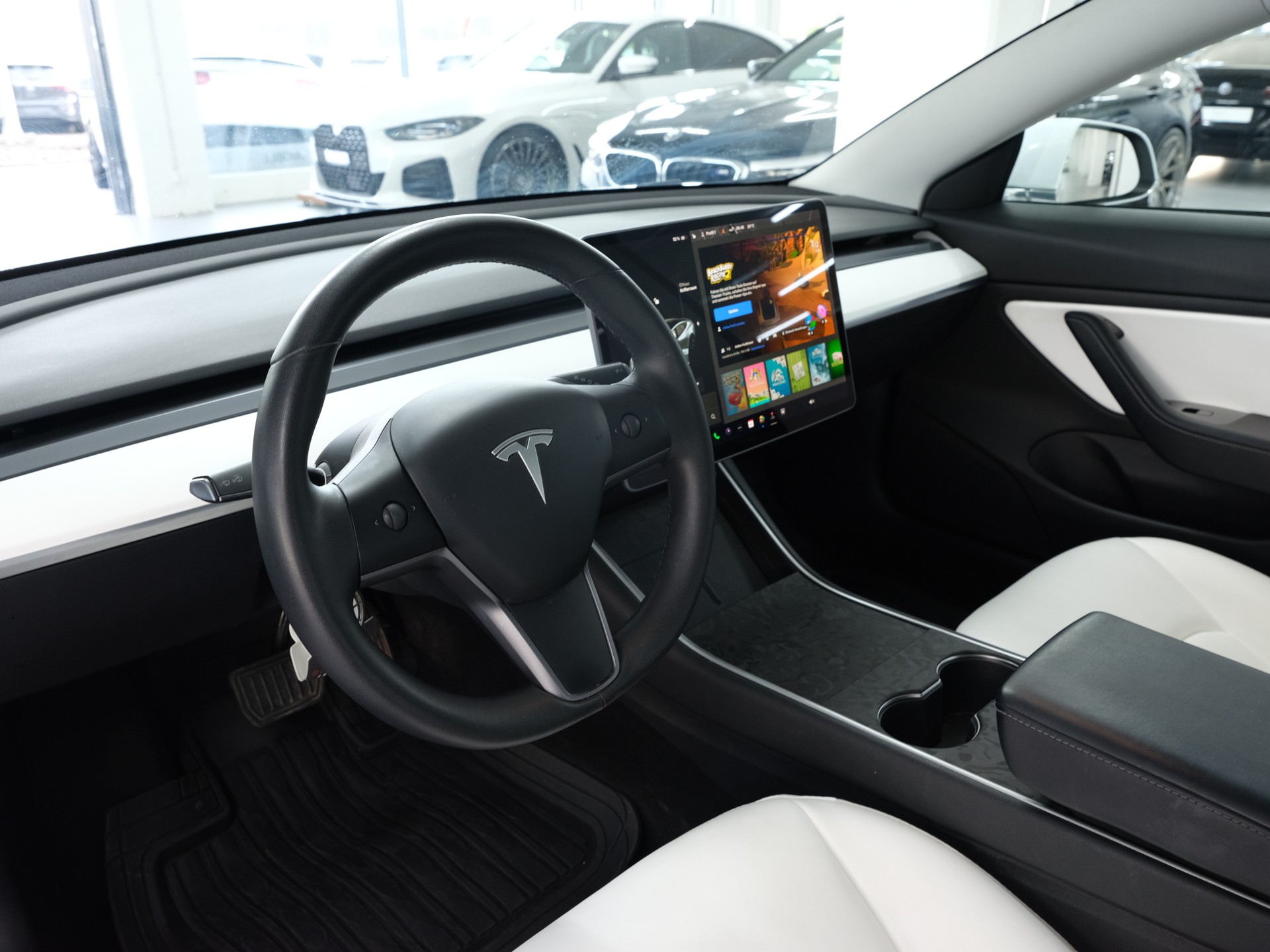 TESLA Model 3 *Panorama* *360 Kamera* *Sitzheizung*-image-13
