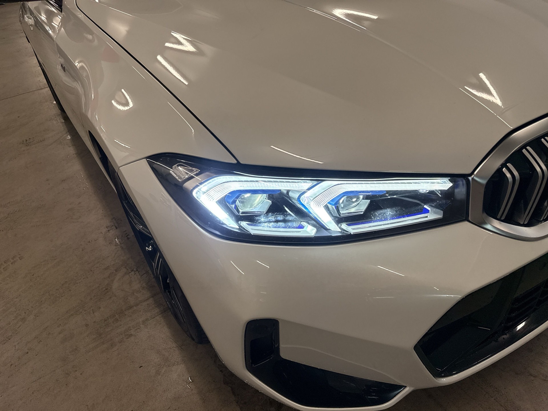 BMW 330d xDrive 48V Steptronic M Sport-image-16
